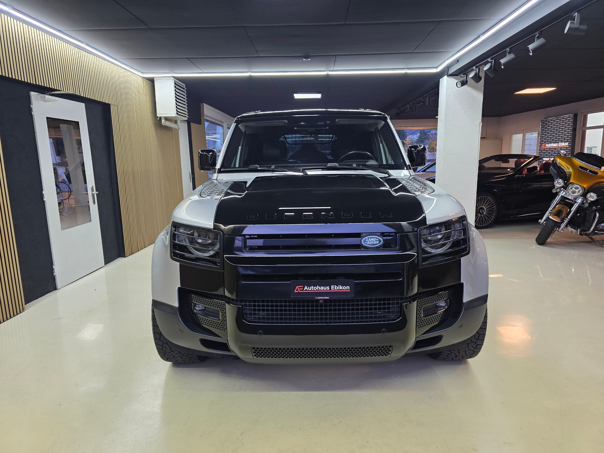 LAND ROVER Defender 110 D240 SD4 First Edition AT8-showroom-element-1