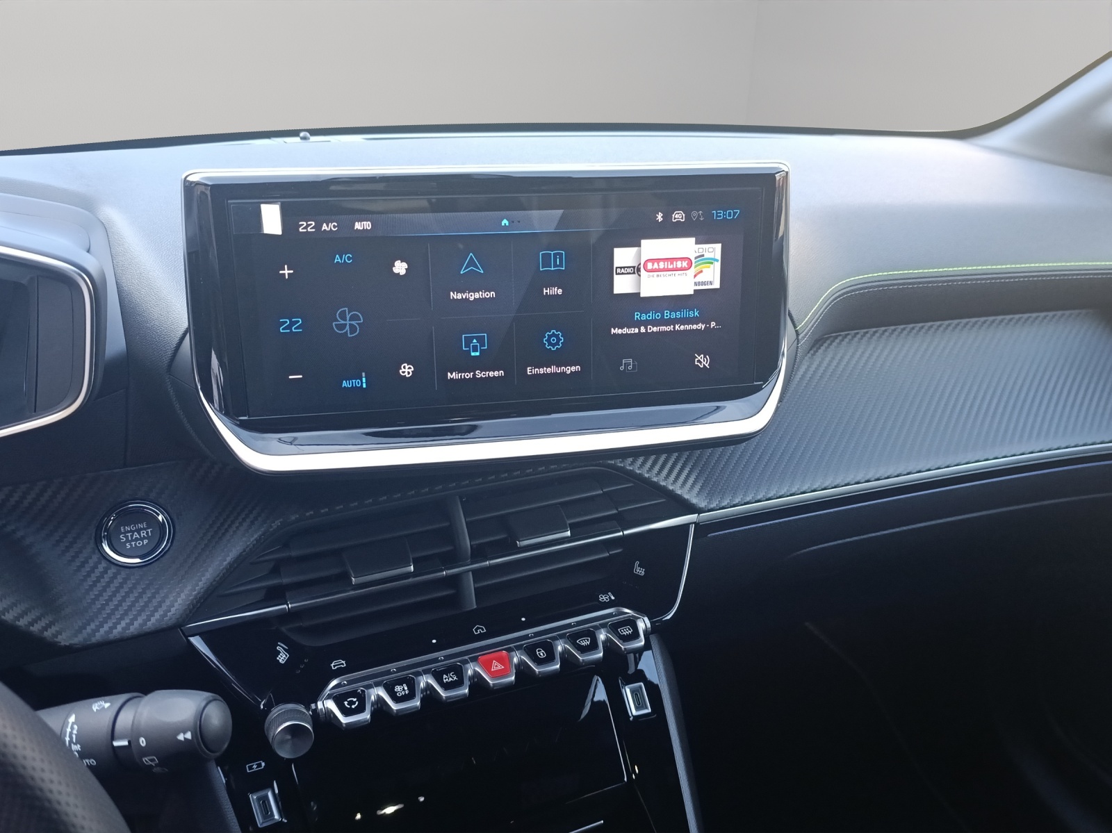 PEUGEOT 208 1.2 Hybrid GT-image-7