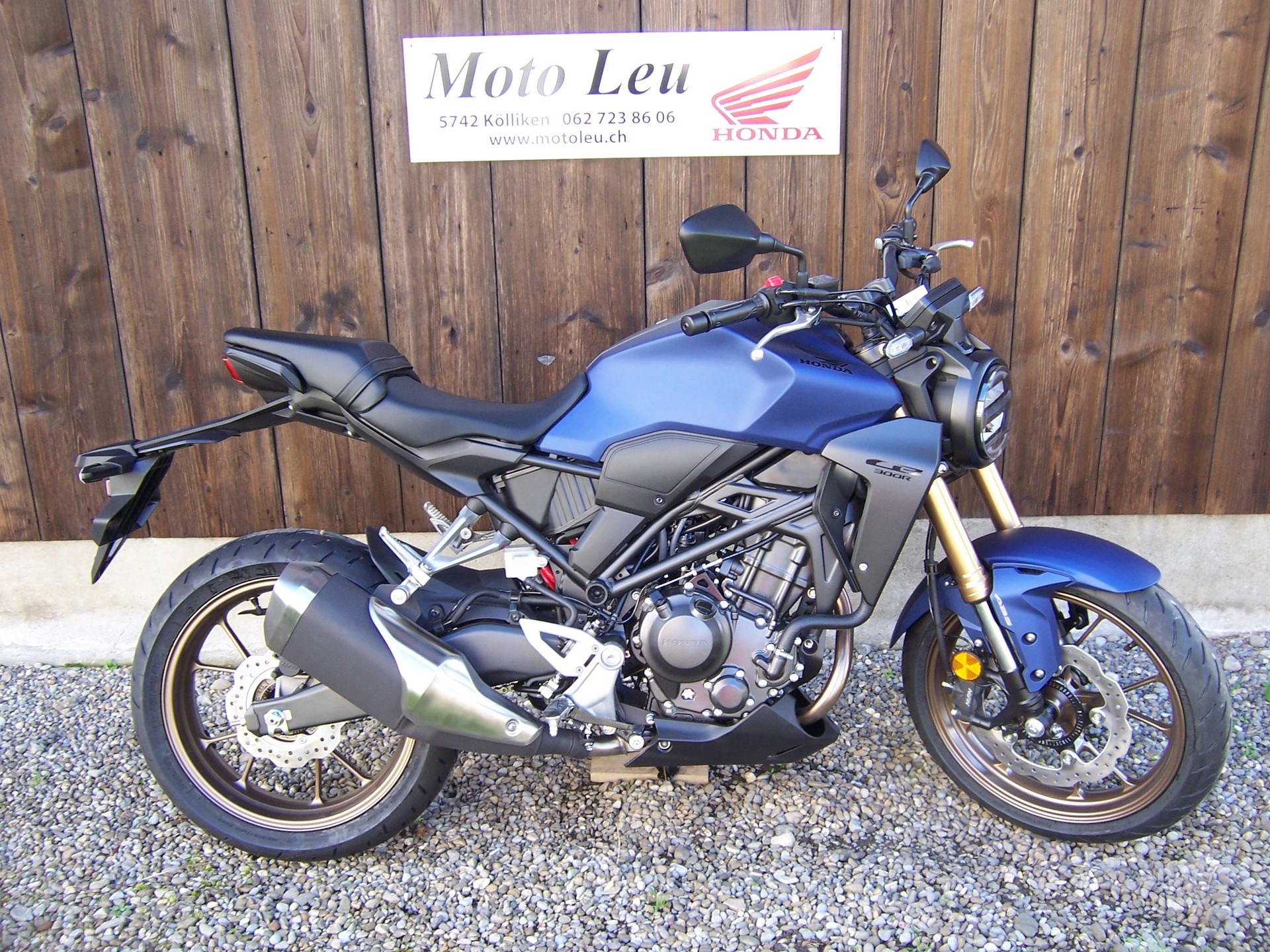 HONDA CB 300 R-image-8