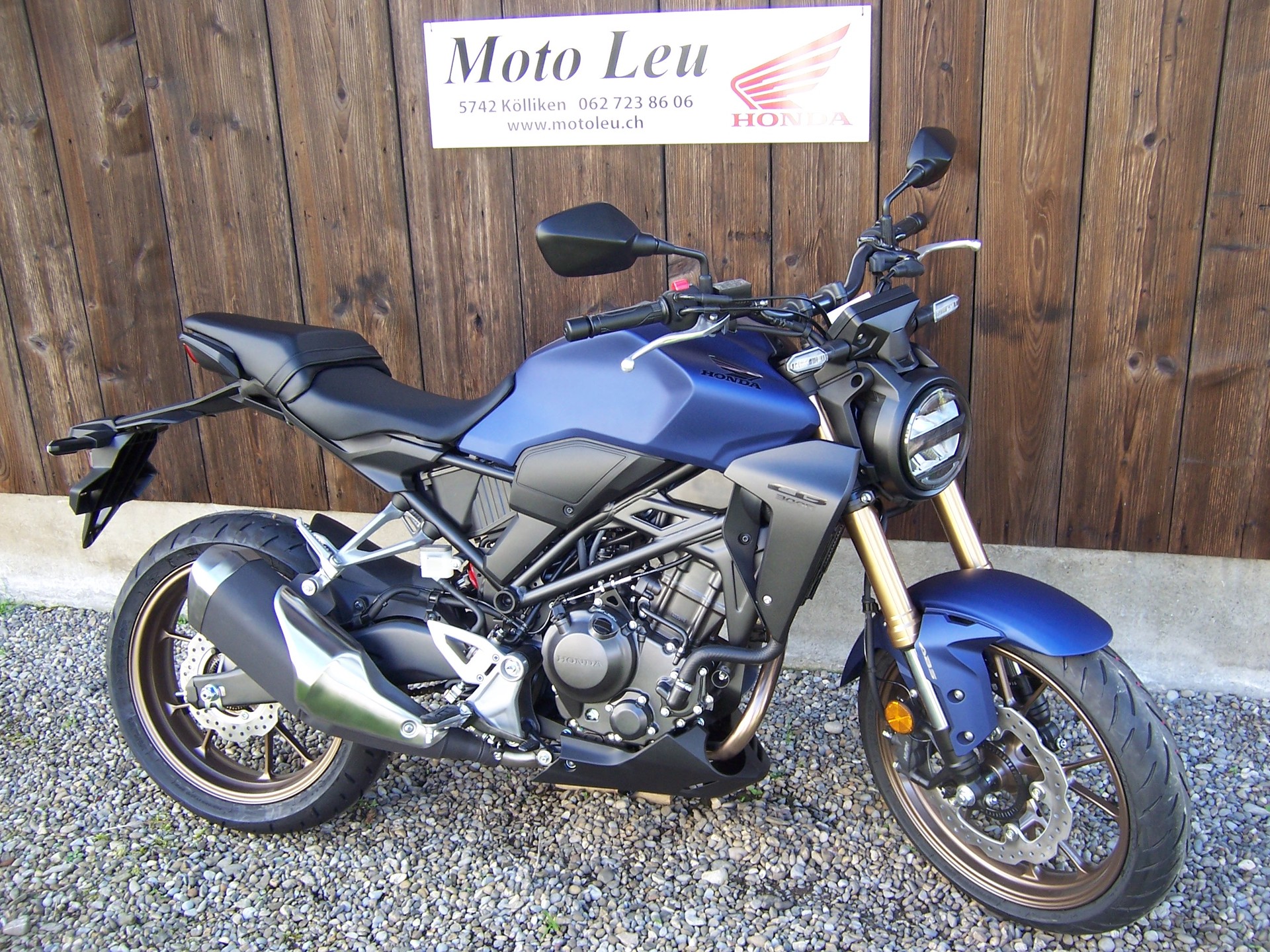 HONDA CB 300 R-image-0