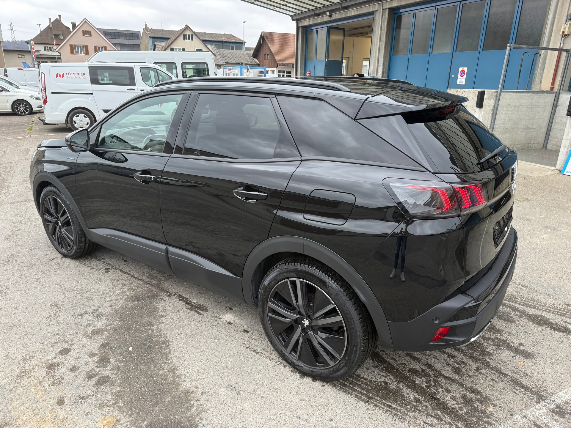PEUGEOT 3008 225e Hybrid2 GT EAT8-image-3