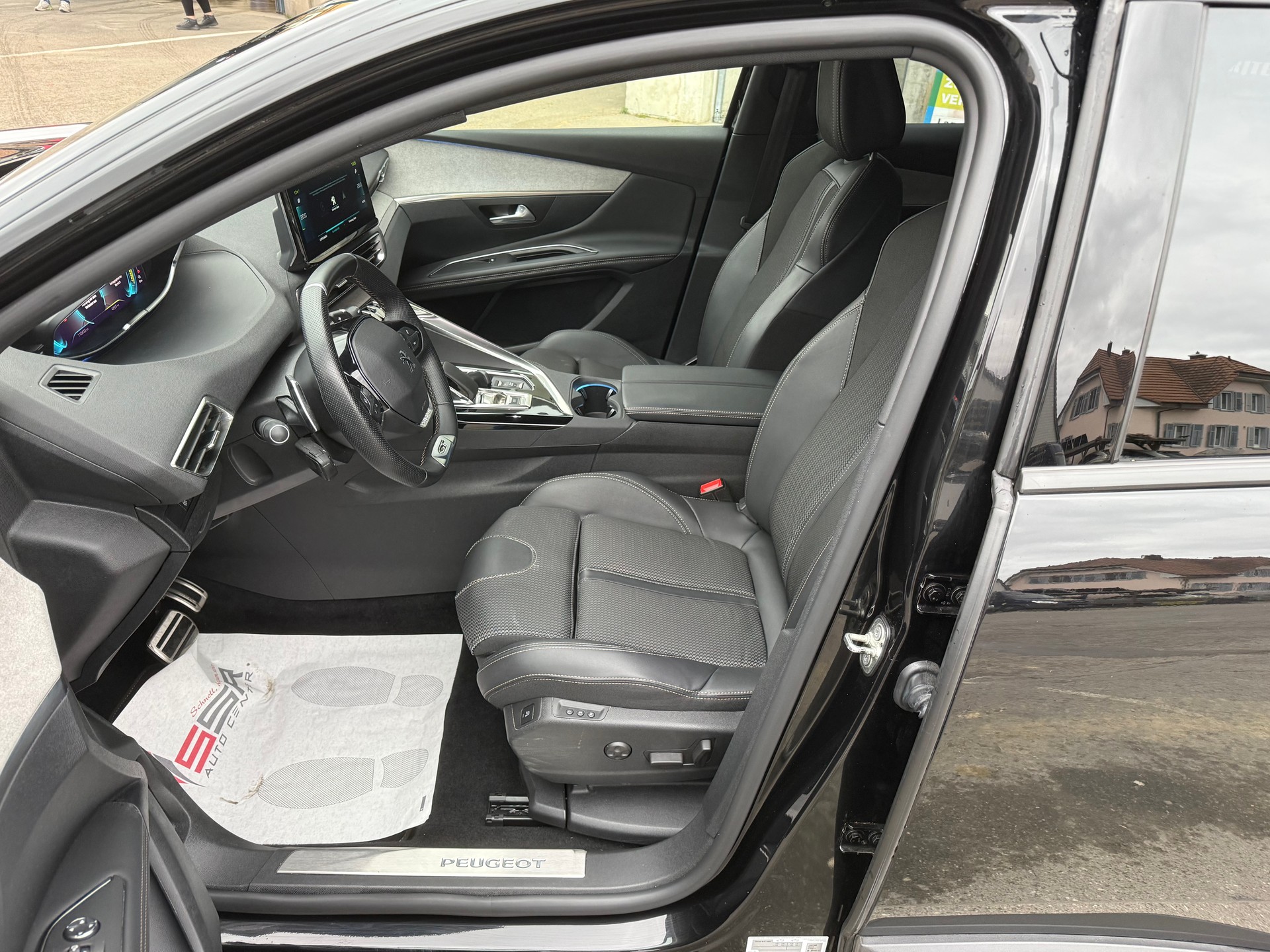 PEUGEOT 3008 225e Hybrid2 GT EAT8-image-6