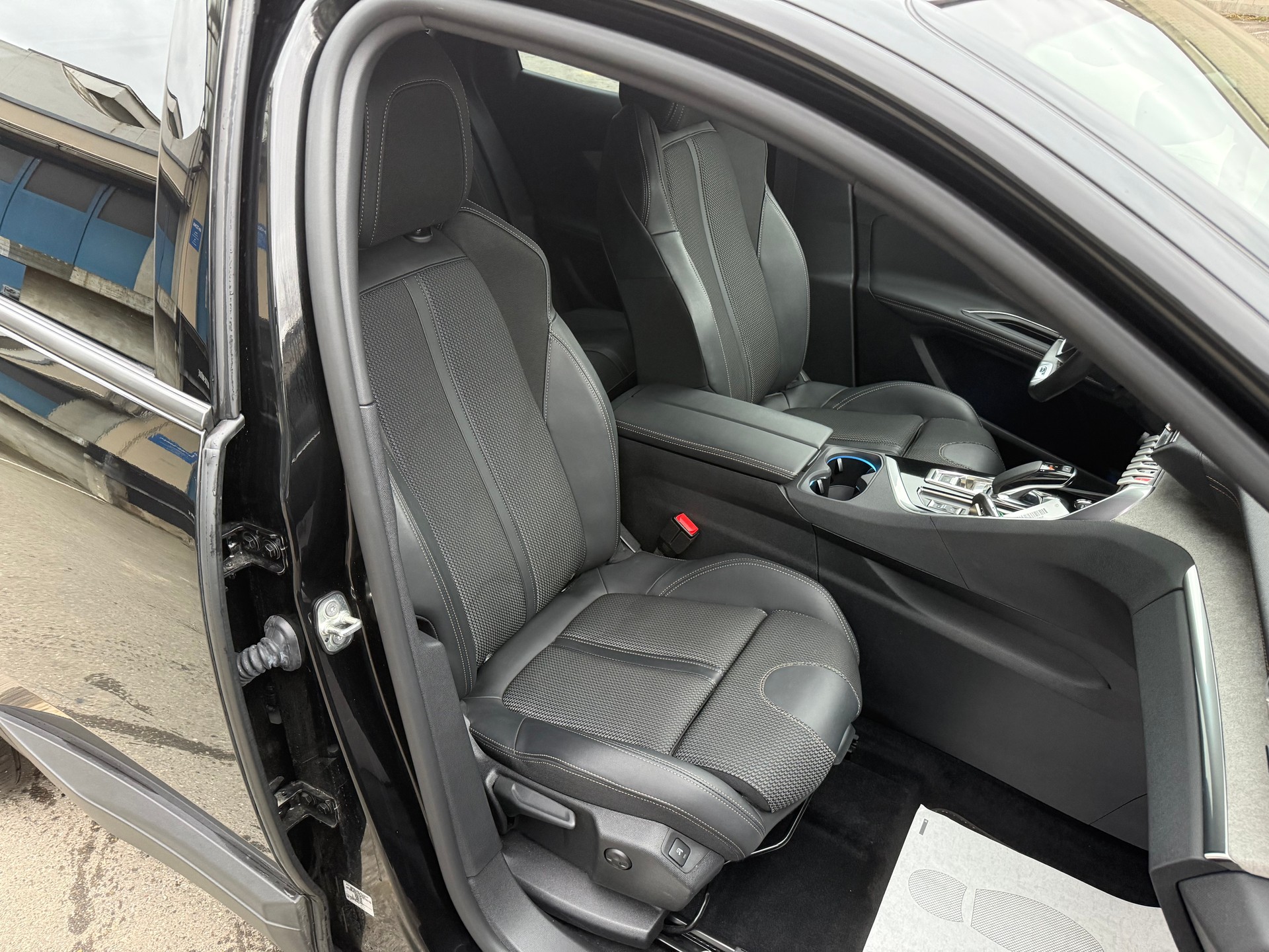 PEUGEOT 3008 225e Hybrid2 GT EAT8-image-7