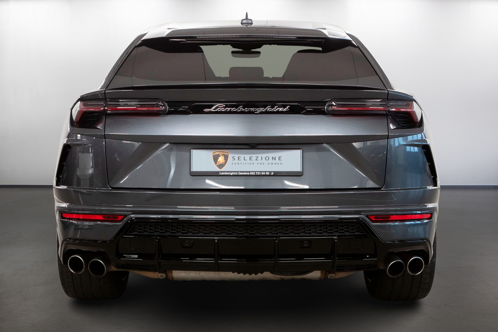 LAMBORGHINI Urus E-Gear-showroom-element-3