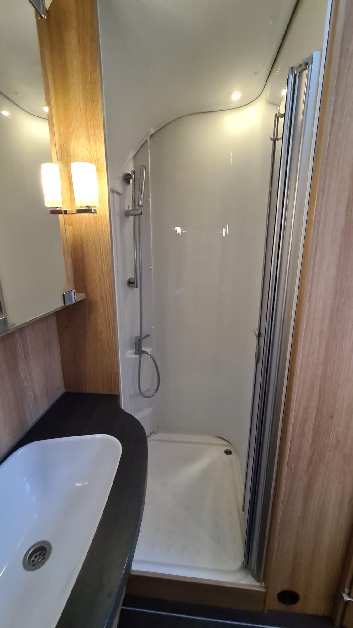 KNAUS Sky Platinum TI 700 MEG Selection-image-6