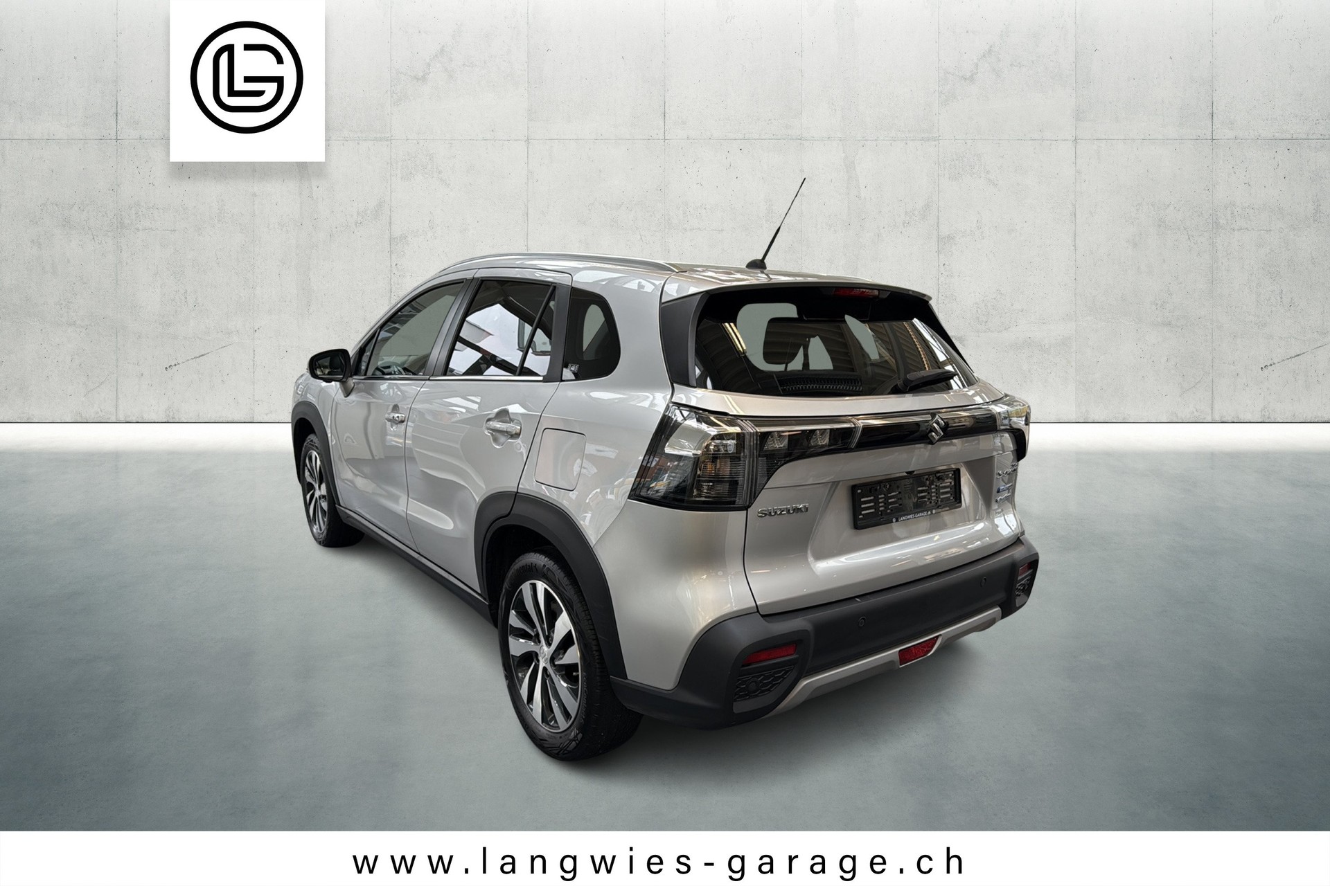 SUZUKI S-Cross 1.4 Compact Top Hybrid-showroom-element-2