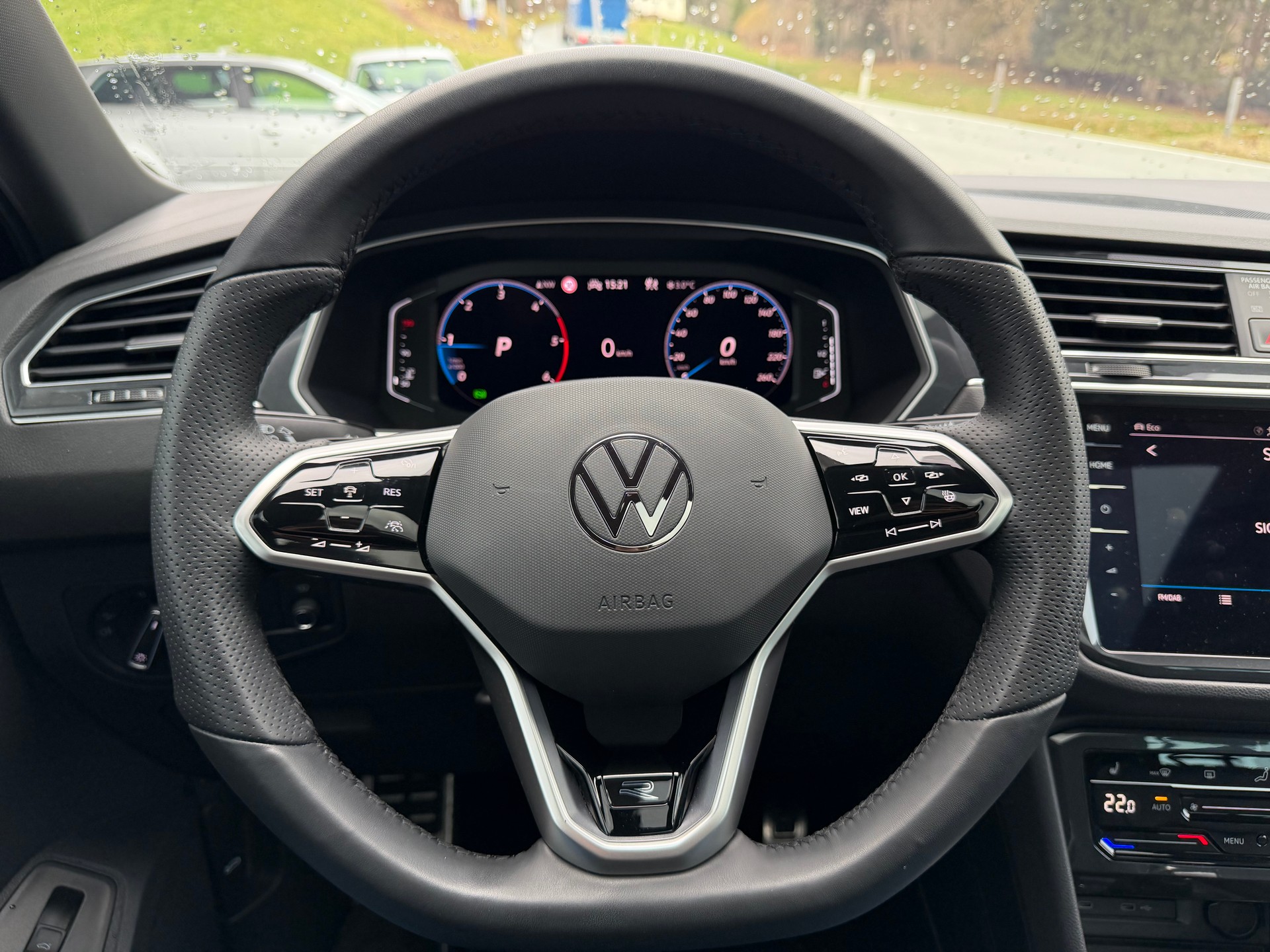 VW Tiguan 2.0 TDI SCR R-Line 4Motion DSG-image-13