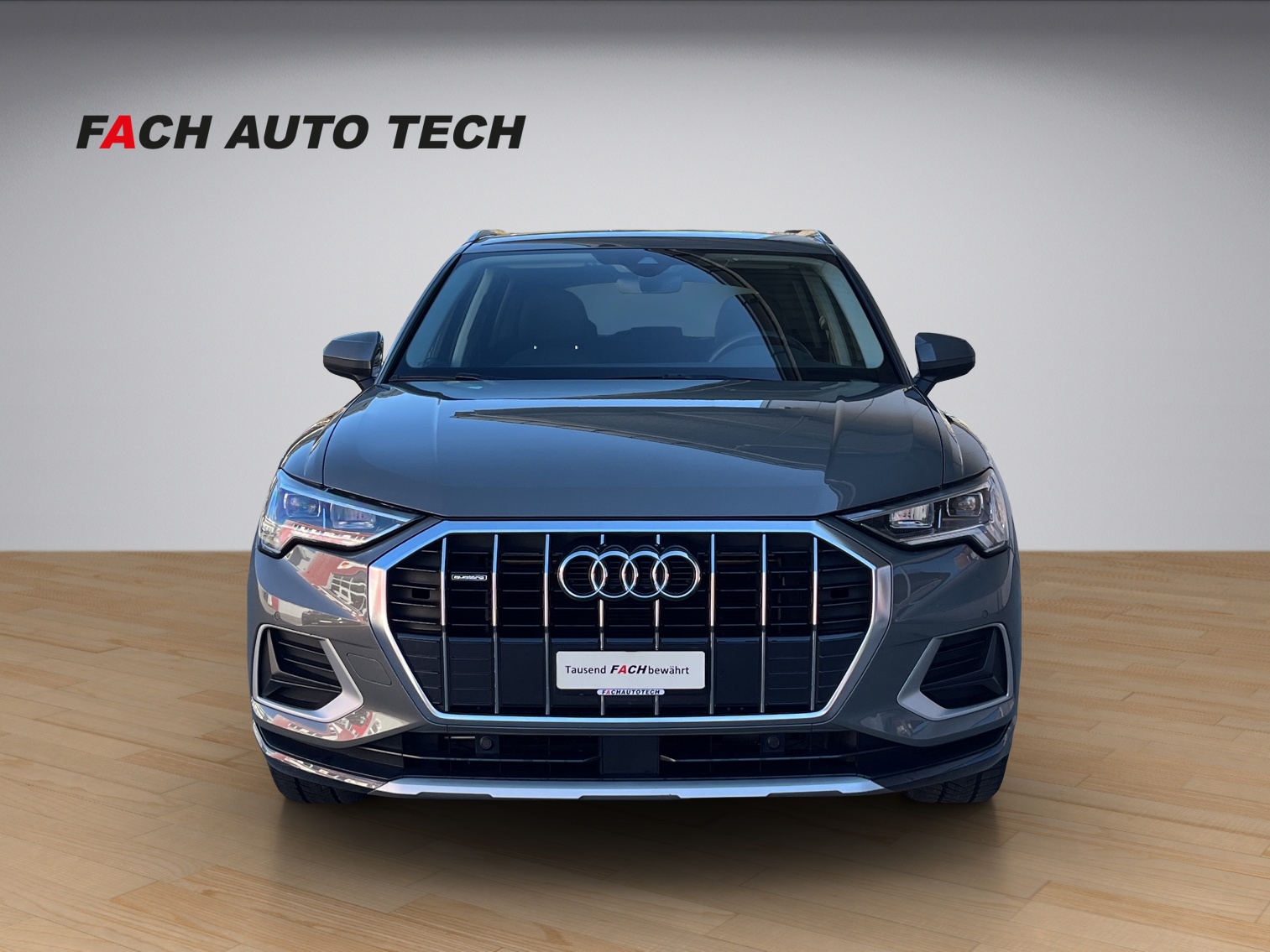 AUDI Q3 2.0 40 TFSI Advanced quattro S-Tronic-showroom-element-1