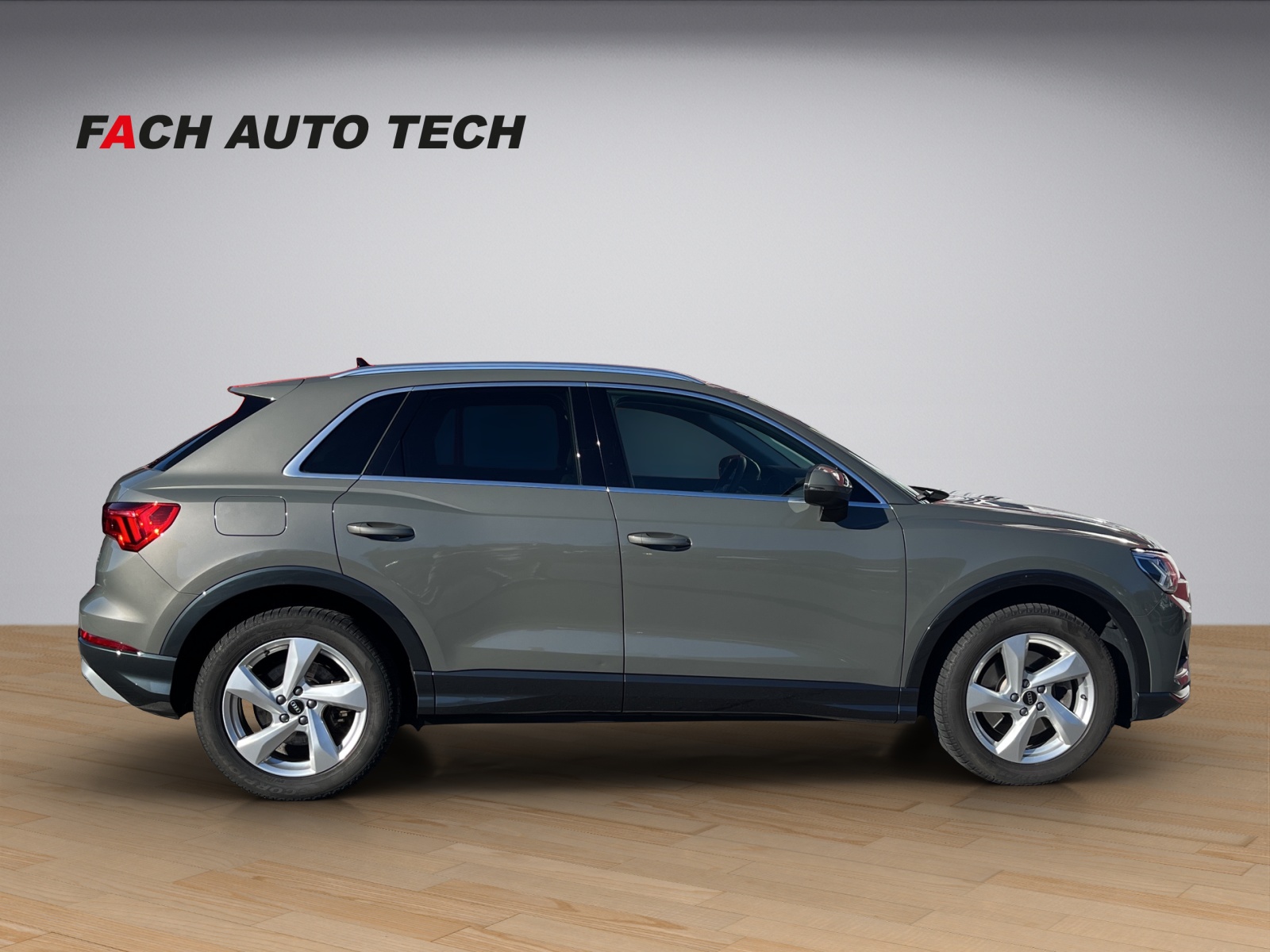 AUDI Q3 2.0 40 TFSI Advanced quattro S-Tronic-image-6