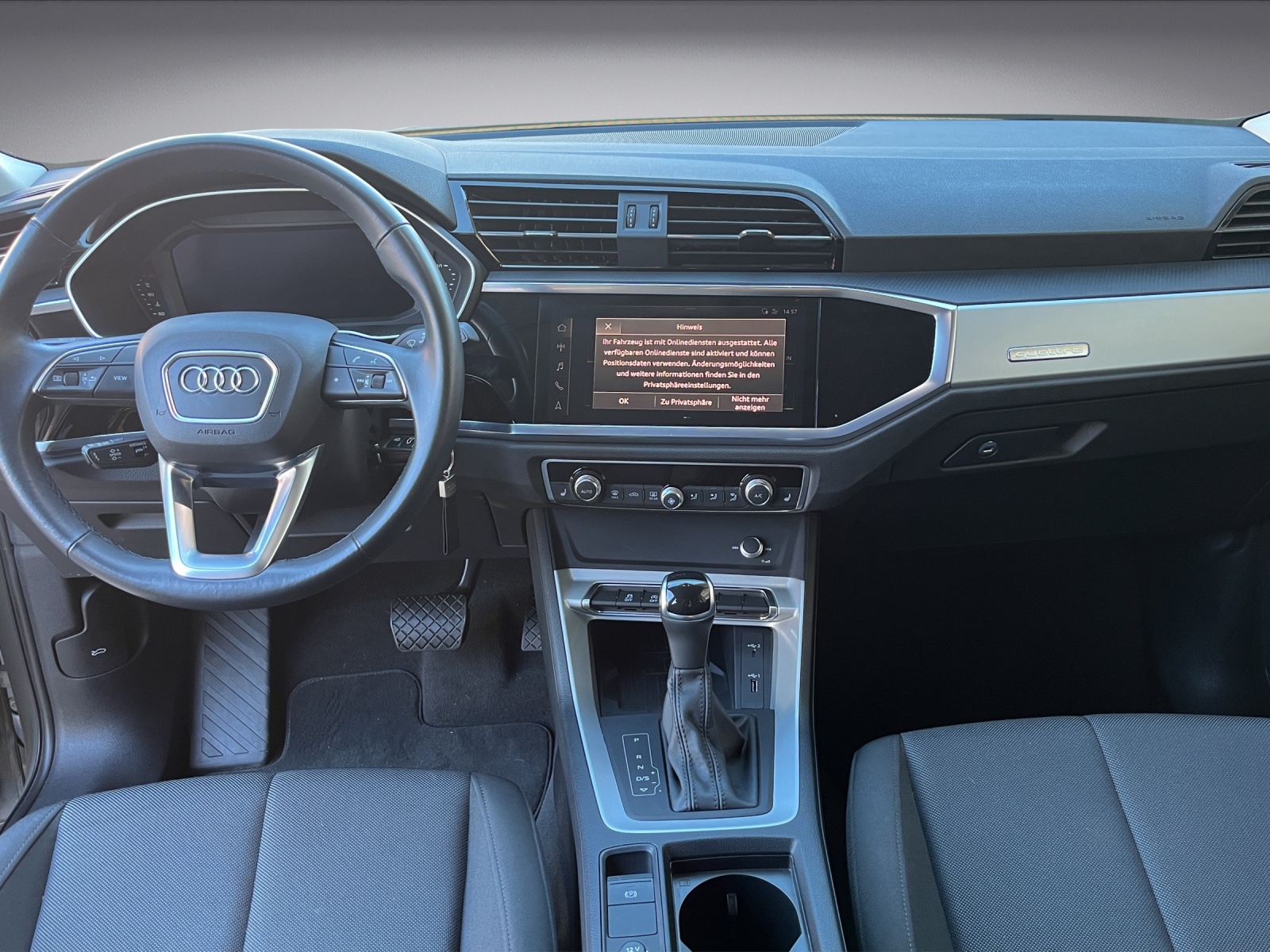 AUDI Q3 2.0 40 TFSI Advanced quattro S-Tronic-image-10