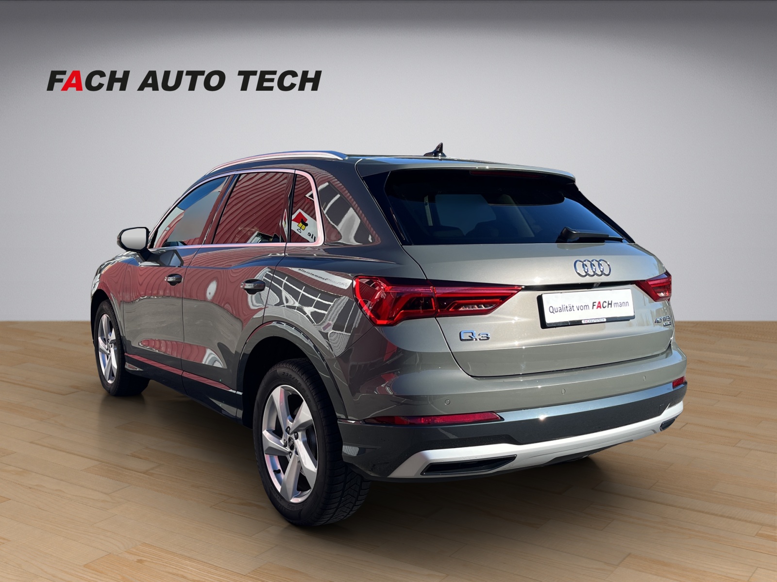 AUDI Q3 2.0 40 TFSI Advanced quattro S-Tronic-showroom-element-3
