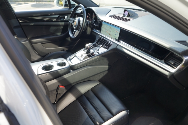 PORSCHE Panamera 4 E-Hybrid Sport Turismo-image-12