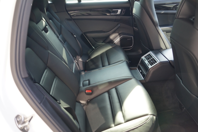 PORSCHE Panamera 4 E-Hybrid Sport Turismo-image-14