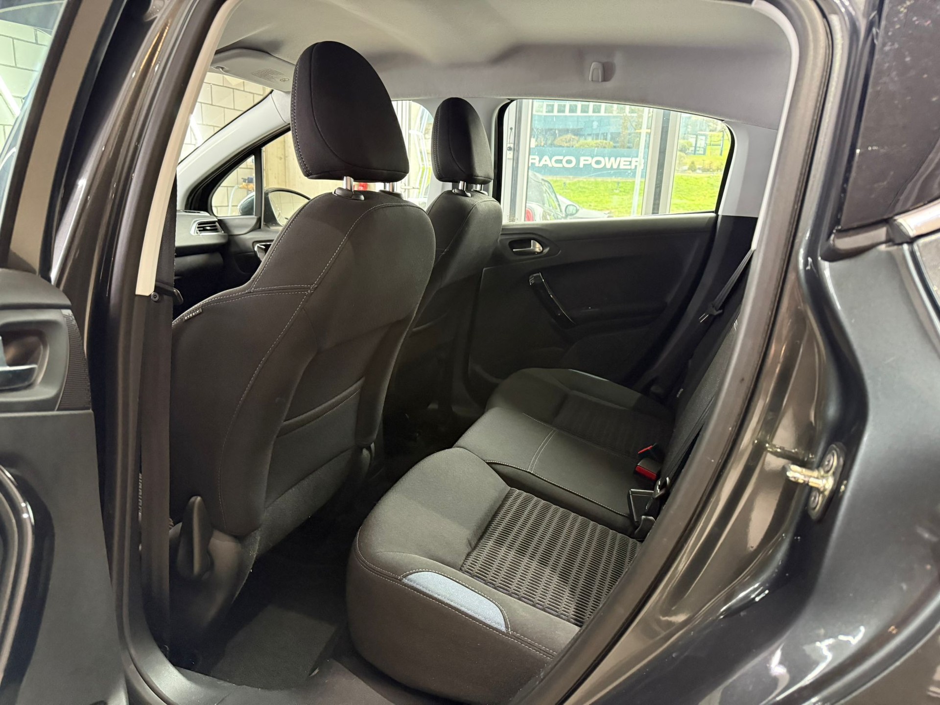 PEUGEOT 208 1.6 VTI Allure Automatik-image-11