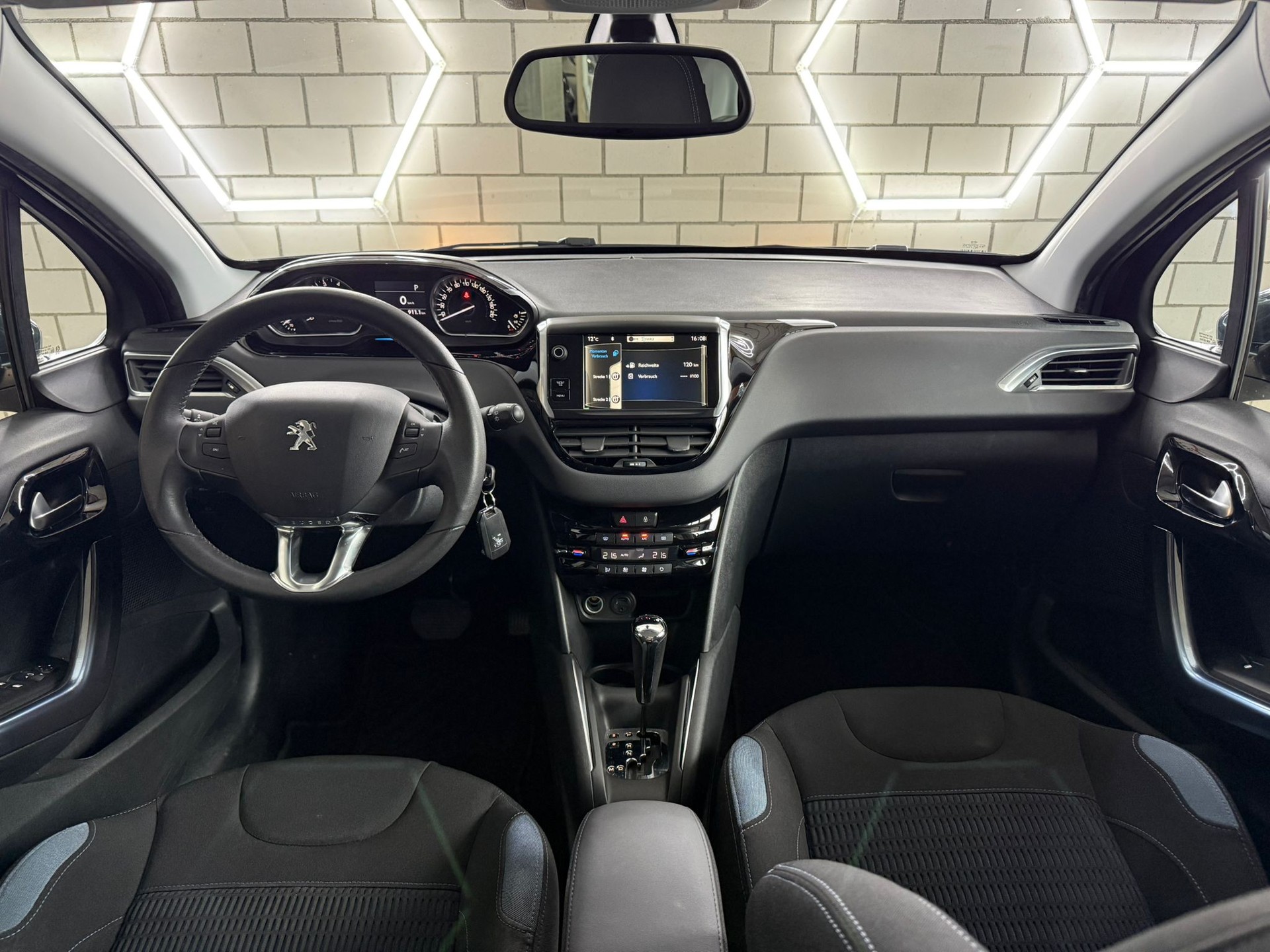 PEUGEOT 208 1.6 VTI Allure Automatik-image-8