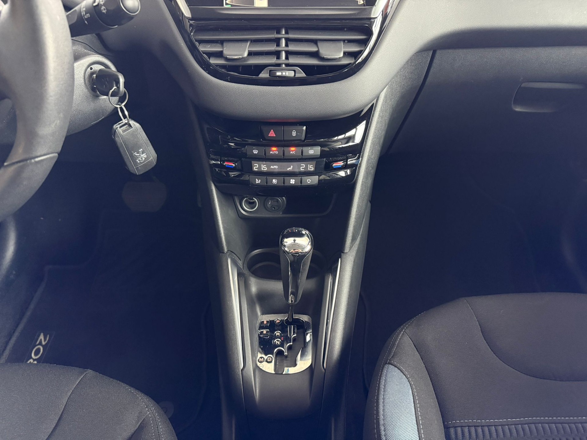 PEUGEOT 208 1.6 VTI Allure Automatik-image-9