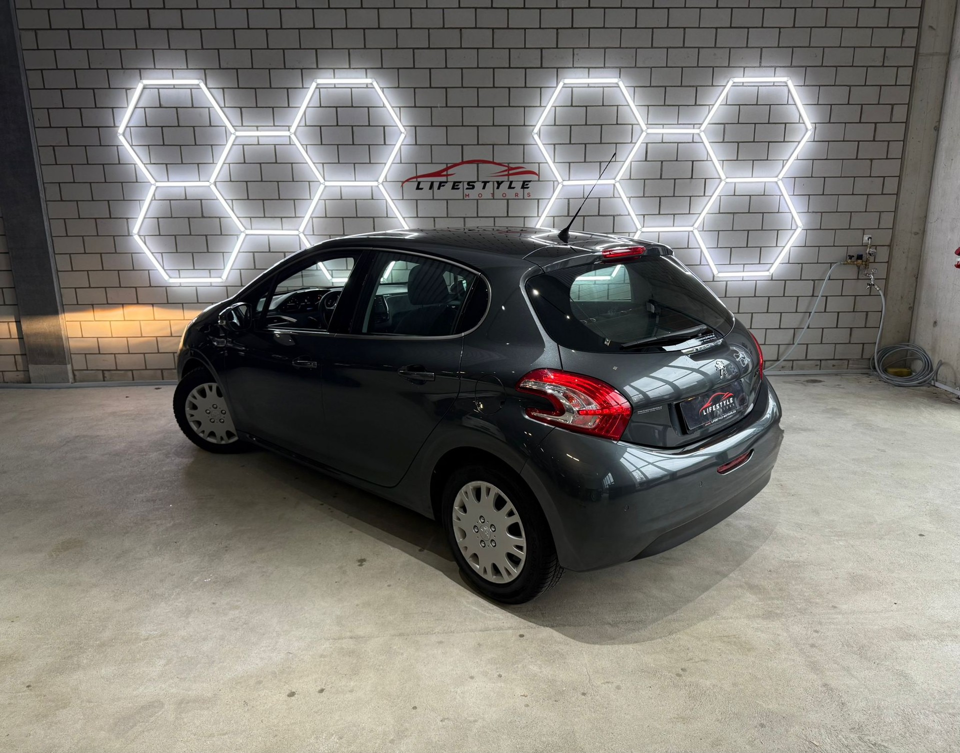 PEUGEOT 208 1.6 VTI Allure Automatik-image-2