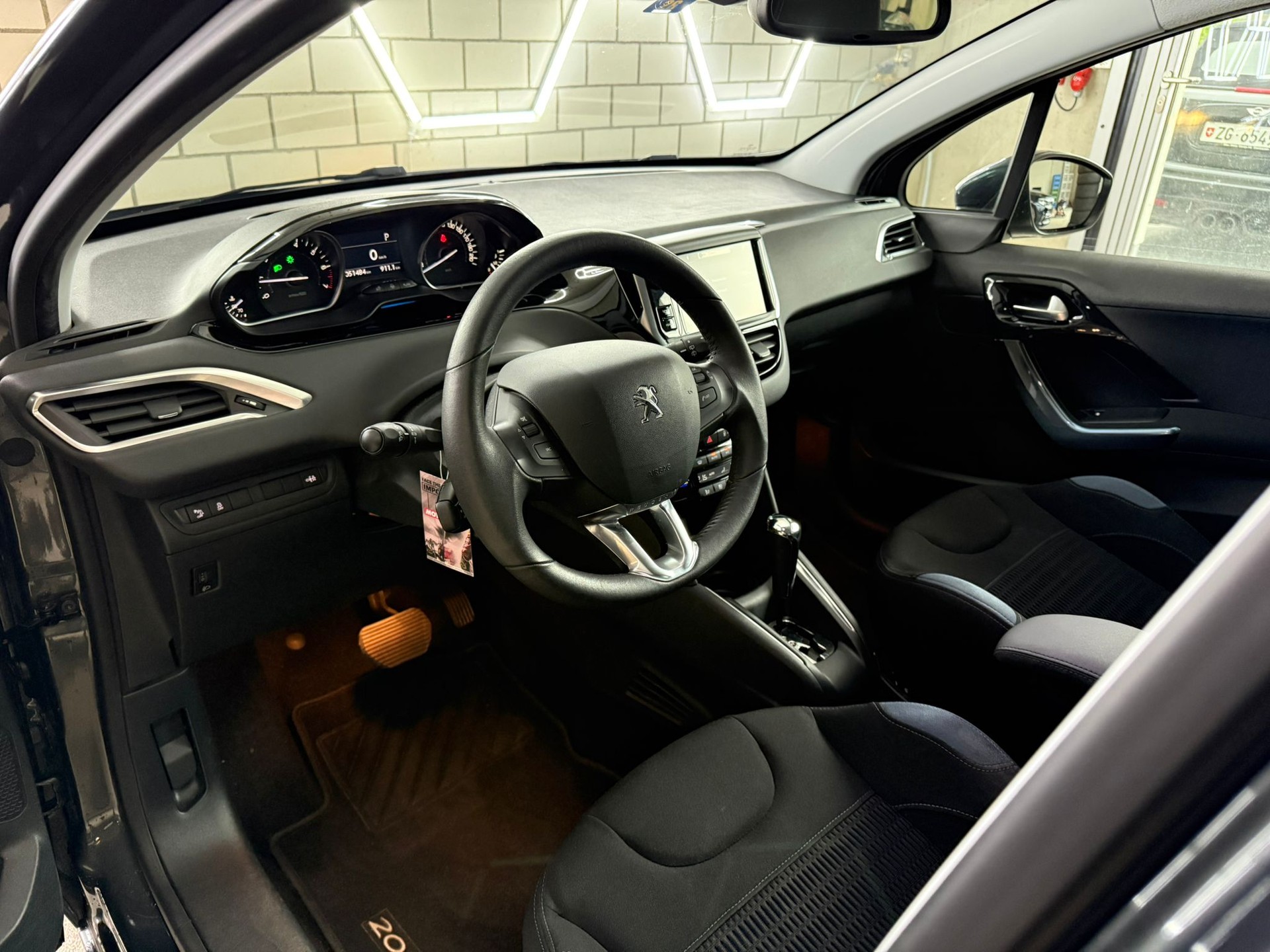 PEUGEOT 208 1.6 VTI Allure Automatik-image-6