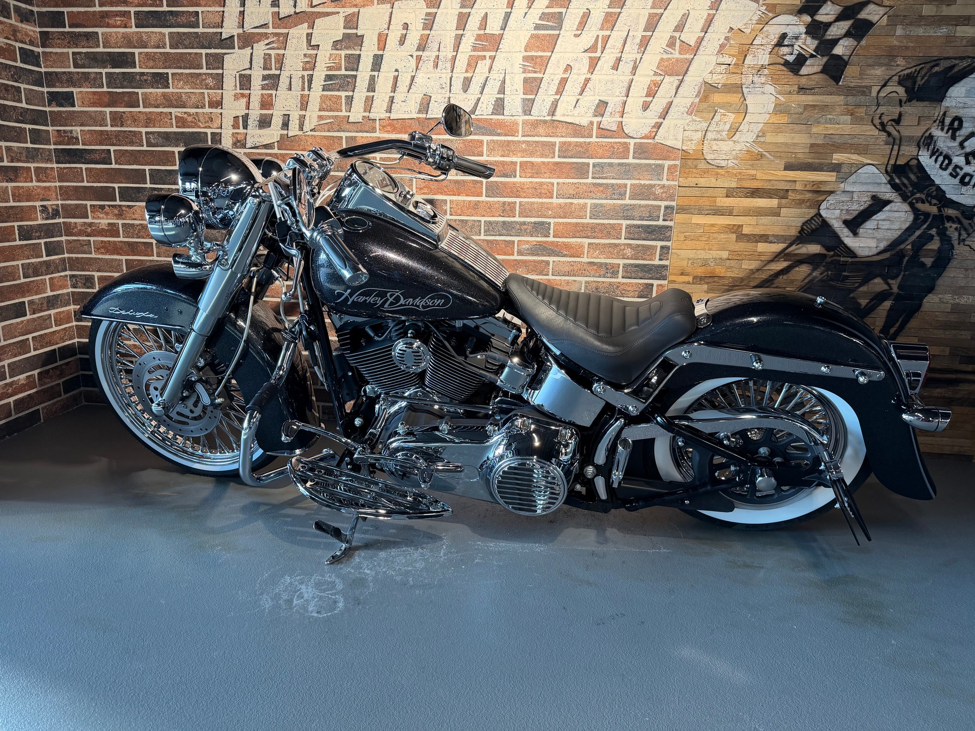 HARLEY-DAVIDSON FLSTN Softail Deluxe ABS-image-1