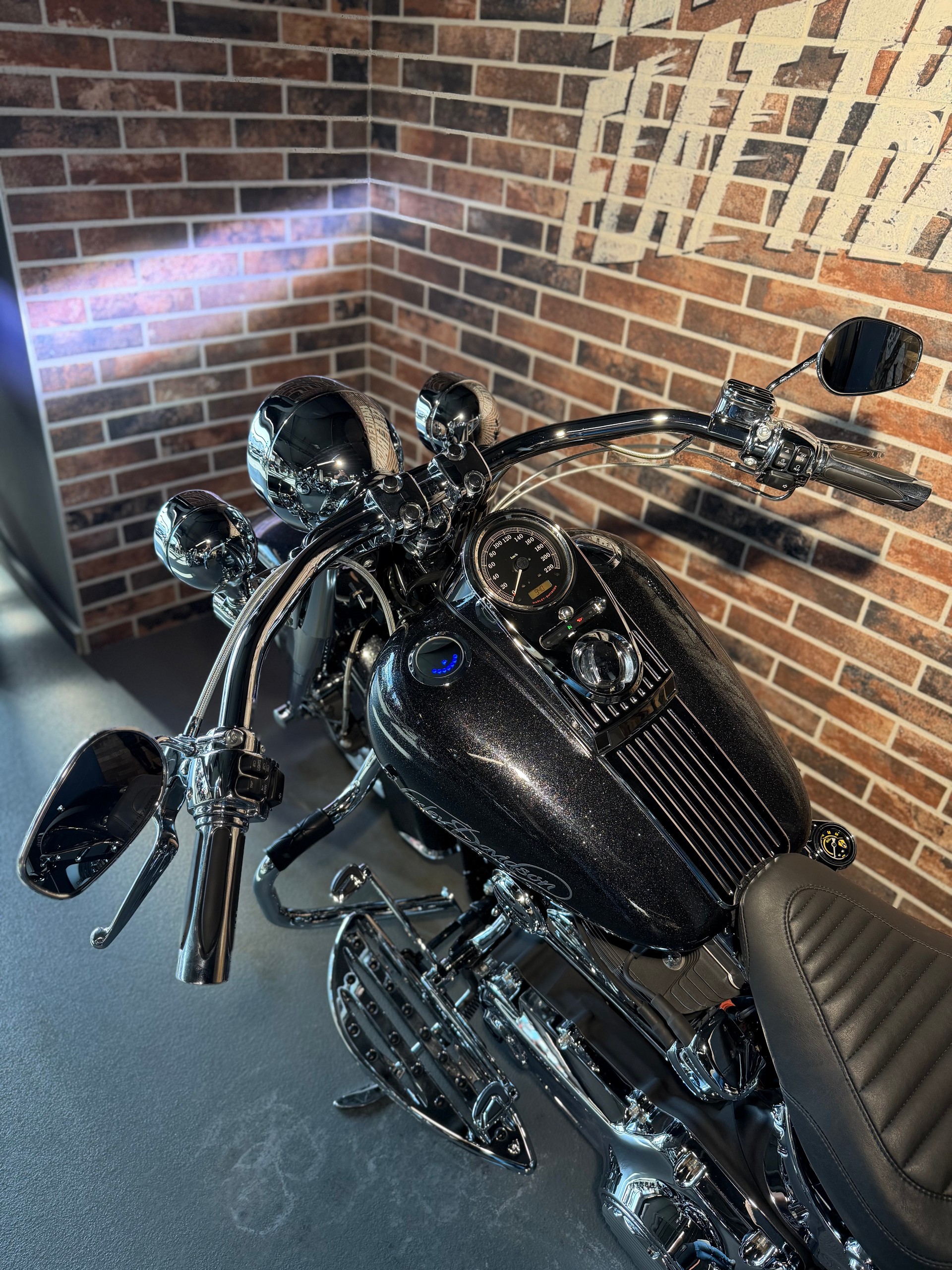 HARLEY-DAVIDSON FLSTN Softail Deluxe ABS-image-4