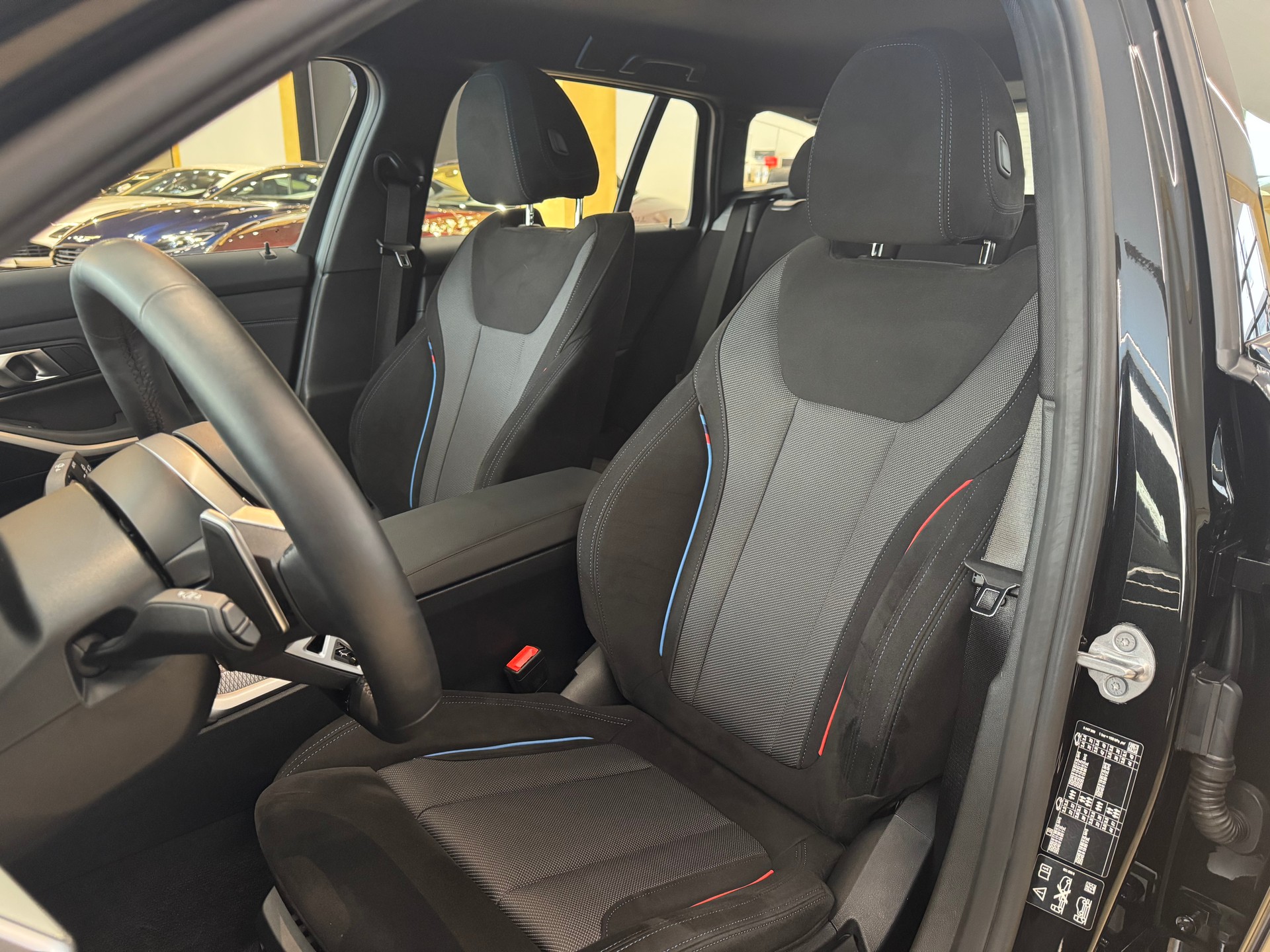 BMW 330i Touring xDrive Steptronic M Sport-image-15