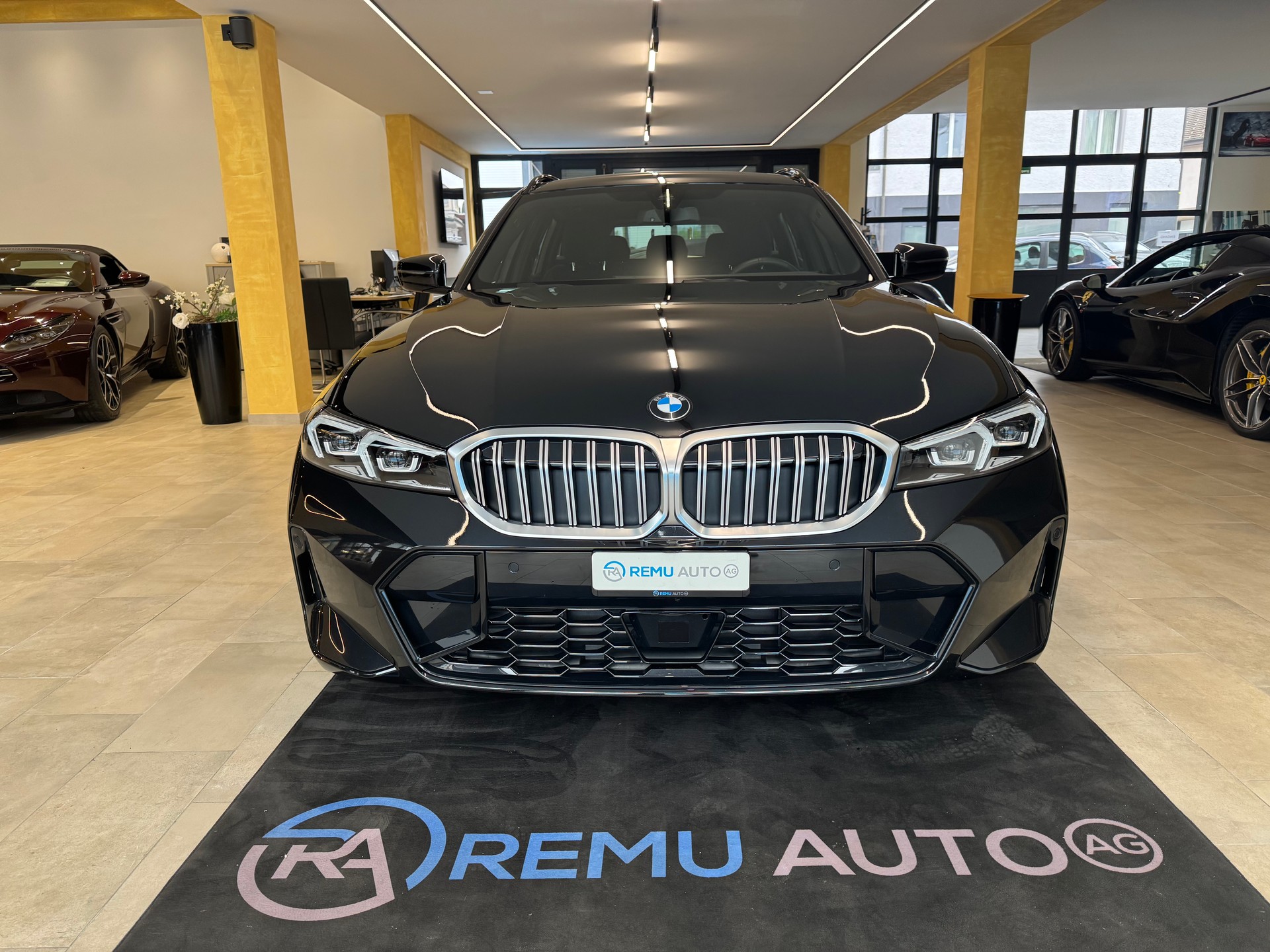 BMW 330i Touring xDrive Steptronic M Sport-image-7