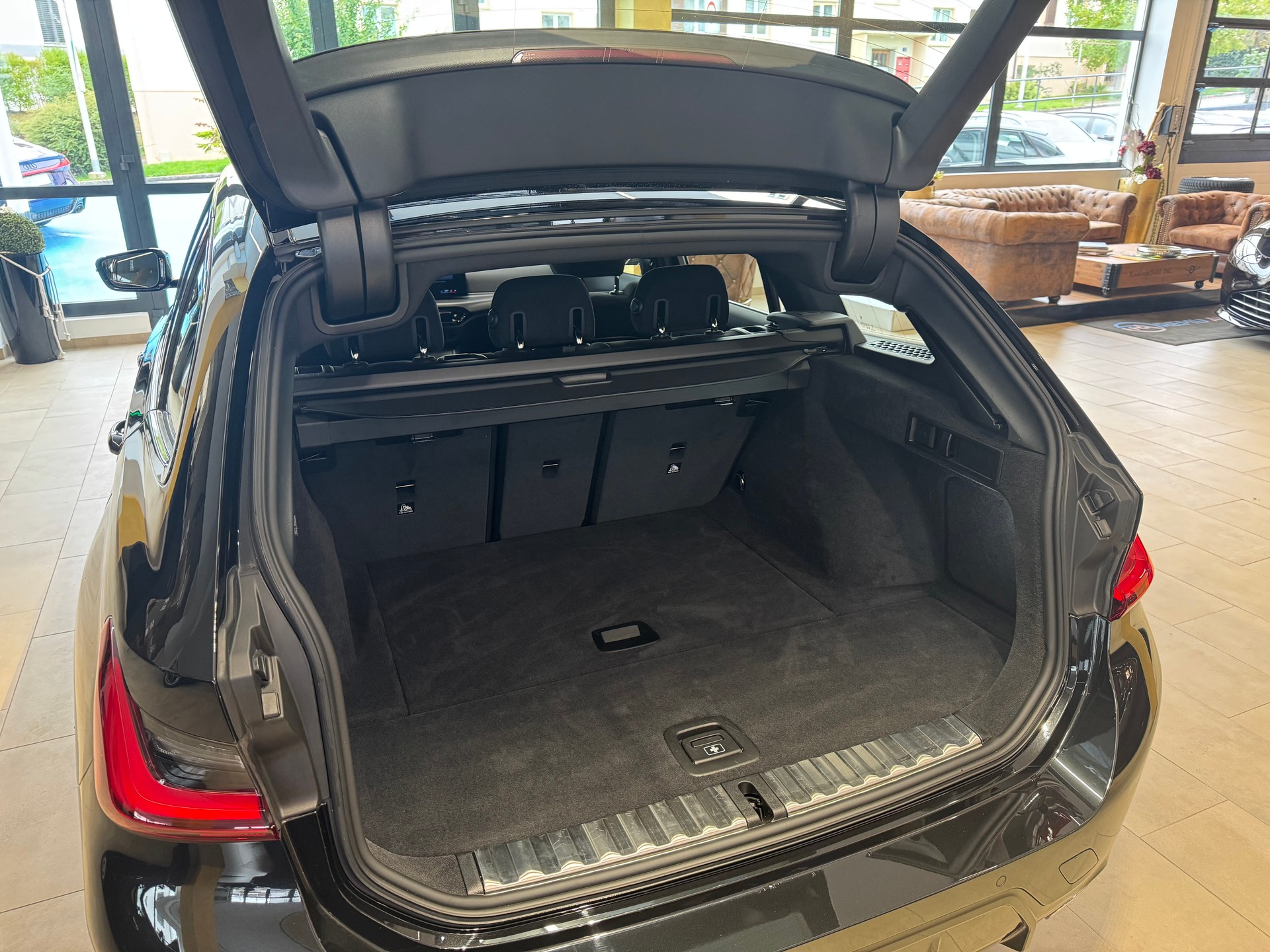 BMW 330i Touring xDrive Steptronic M Sport-image-21