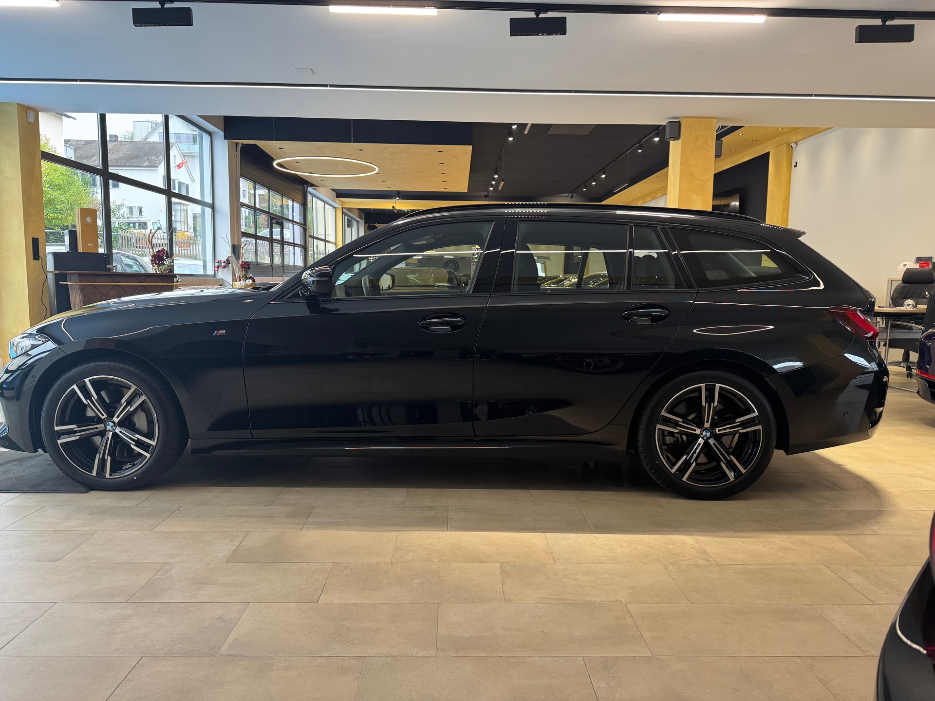 BMW 330i Touring xDrive Steptronic M Sport-image-5