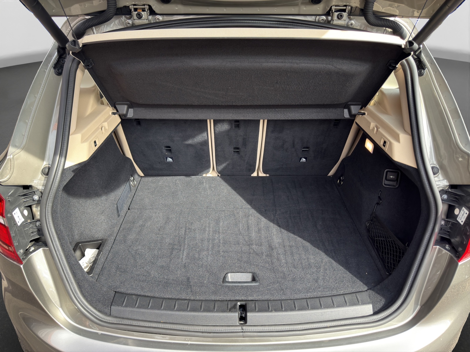BMW 225i Active Tourer Steptronic-image-14
