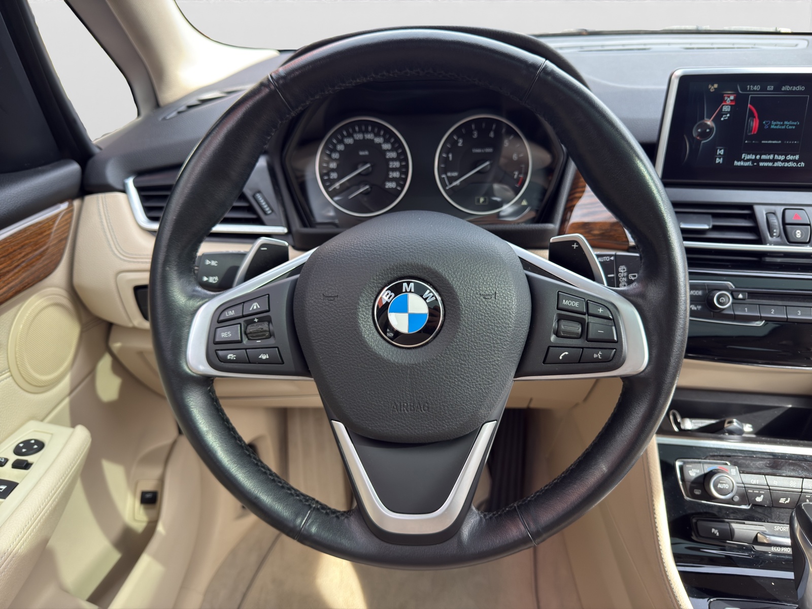 BMW 225i Active Tourer Steptronic-image-13