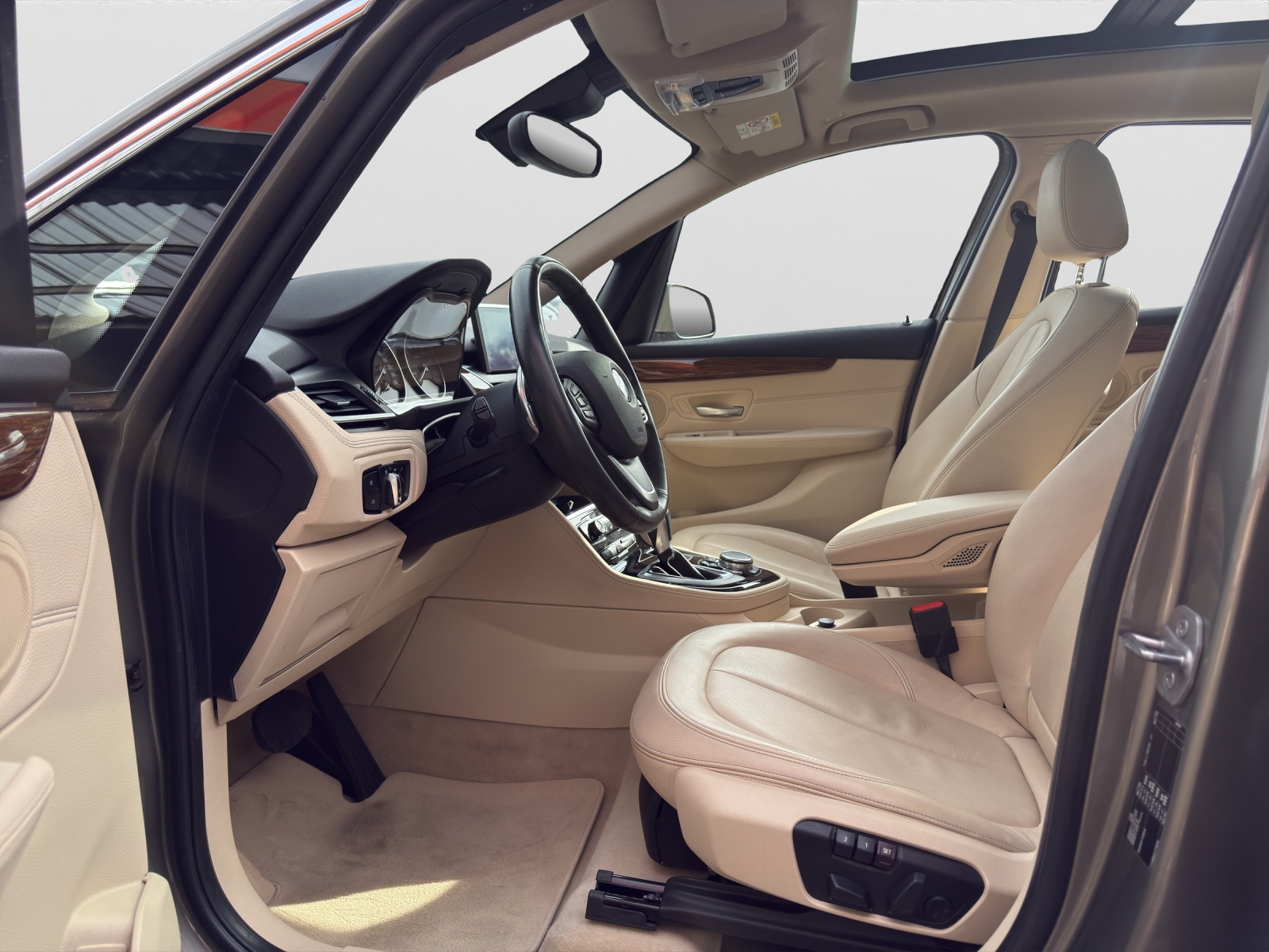 BMW 225i Active Tourer Steptronic-image-8