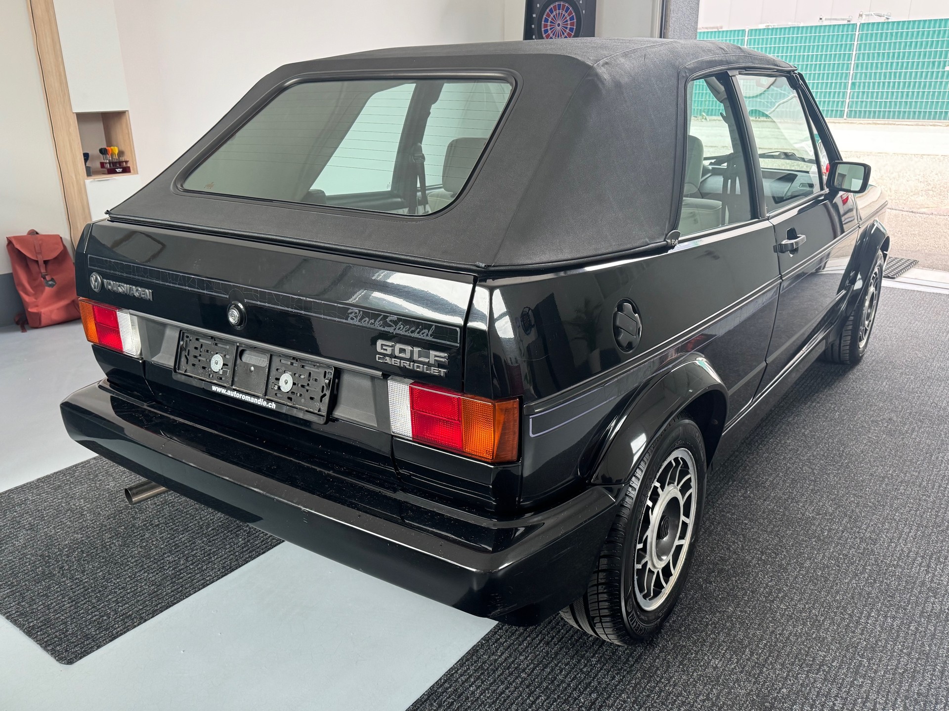 VW Golf Karmann Cabriolet 1800 Black Special-image-13
