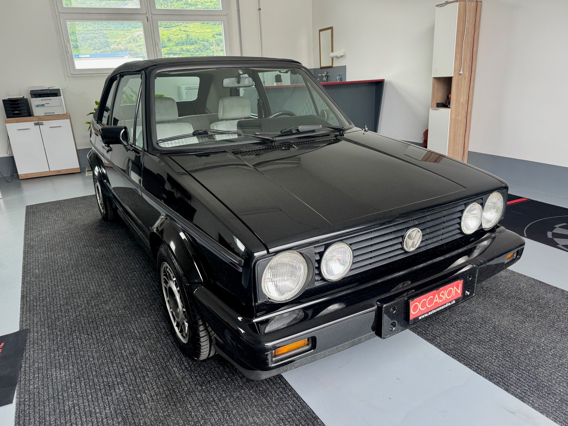 VW Golf Karmann Cabriolet 1800 Black Special-image-12