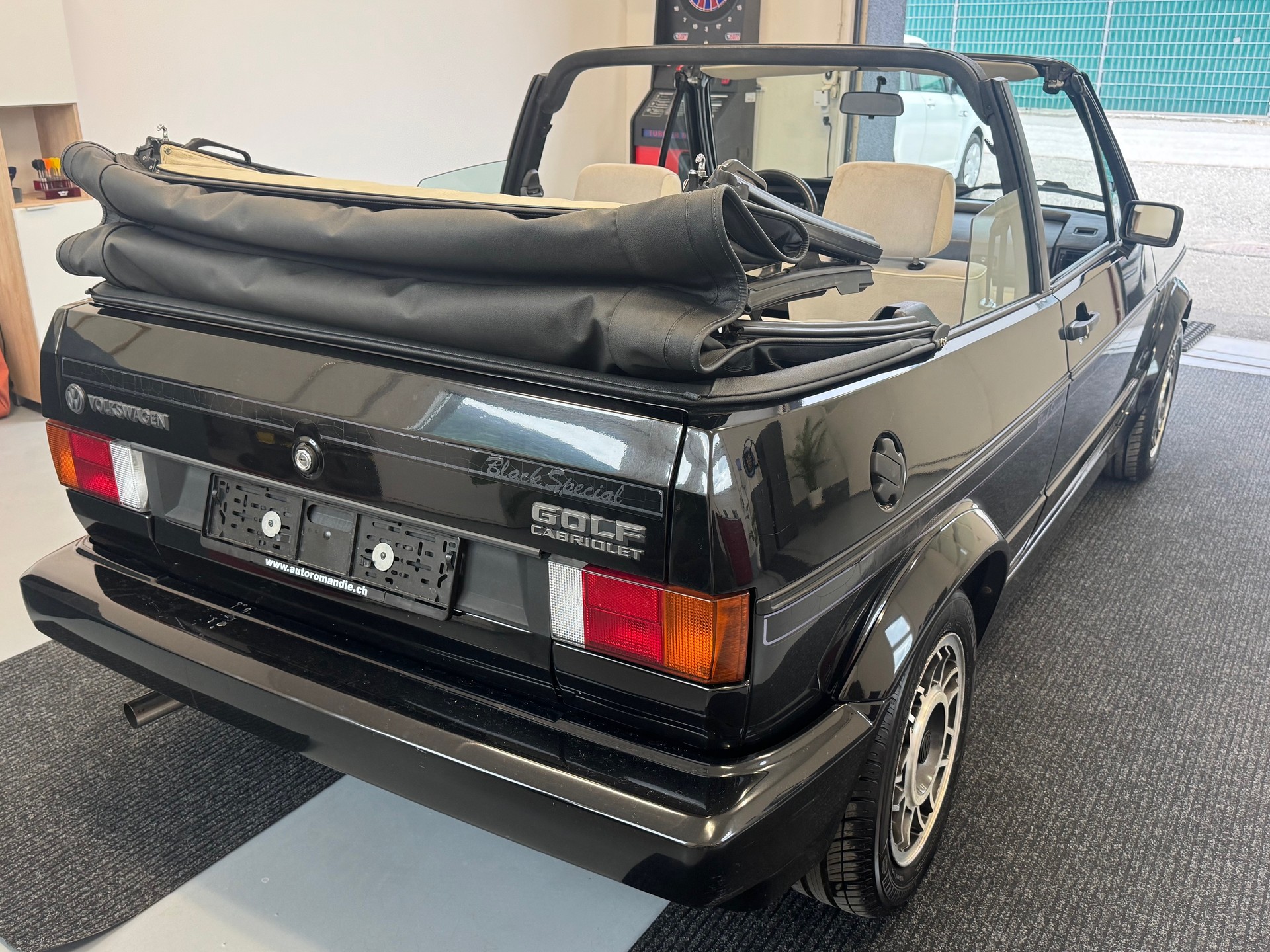VW Golf Karmann Cabriolet 1800 Black Special-image-2