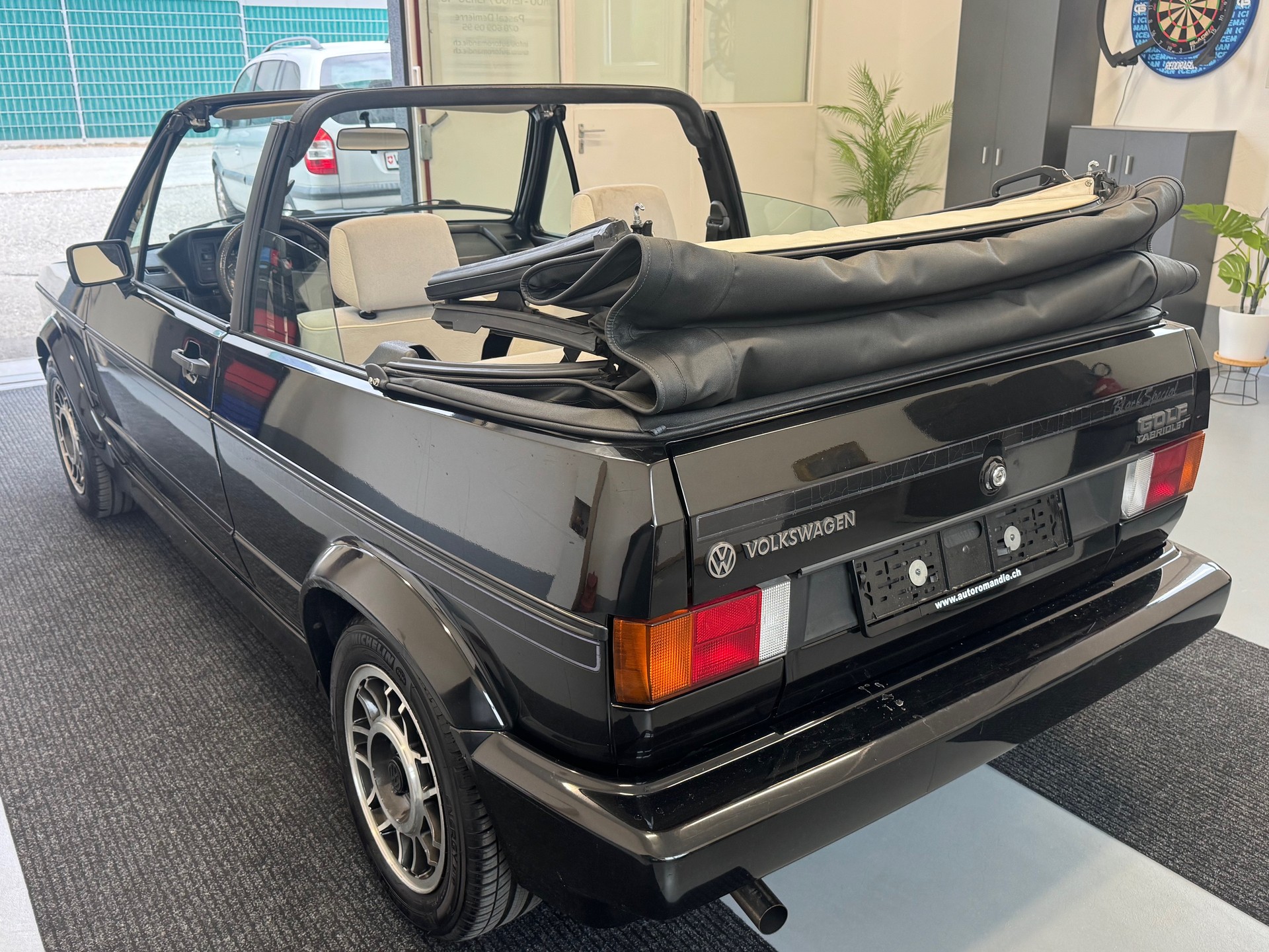 VW Golf Karmann Cabriolet 1800 Black Special-image-3