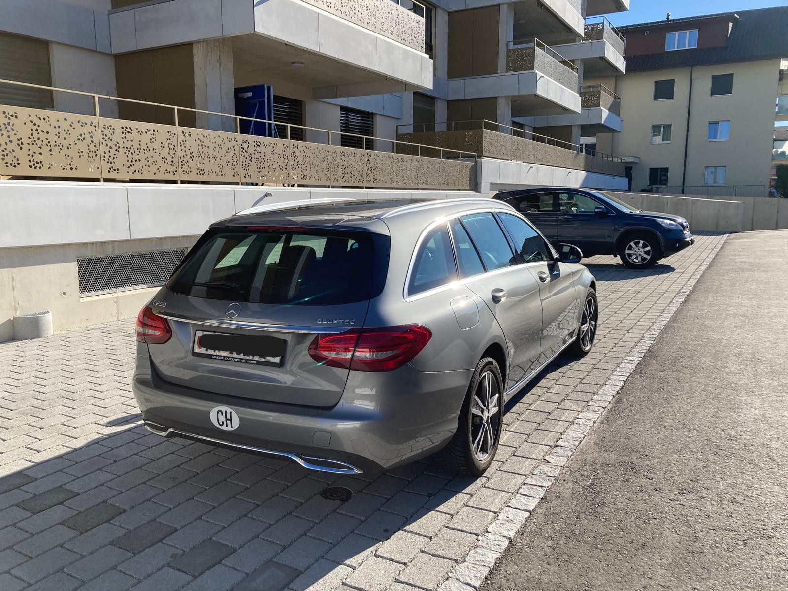MERCEDES-BENZ C 250 BlueTEC AMG Line 4Matic 7G-Tronic-image-4