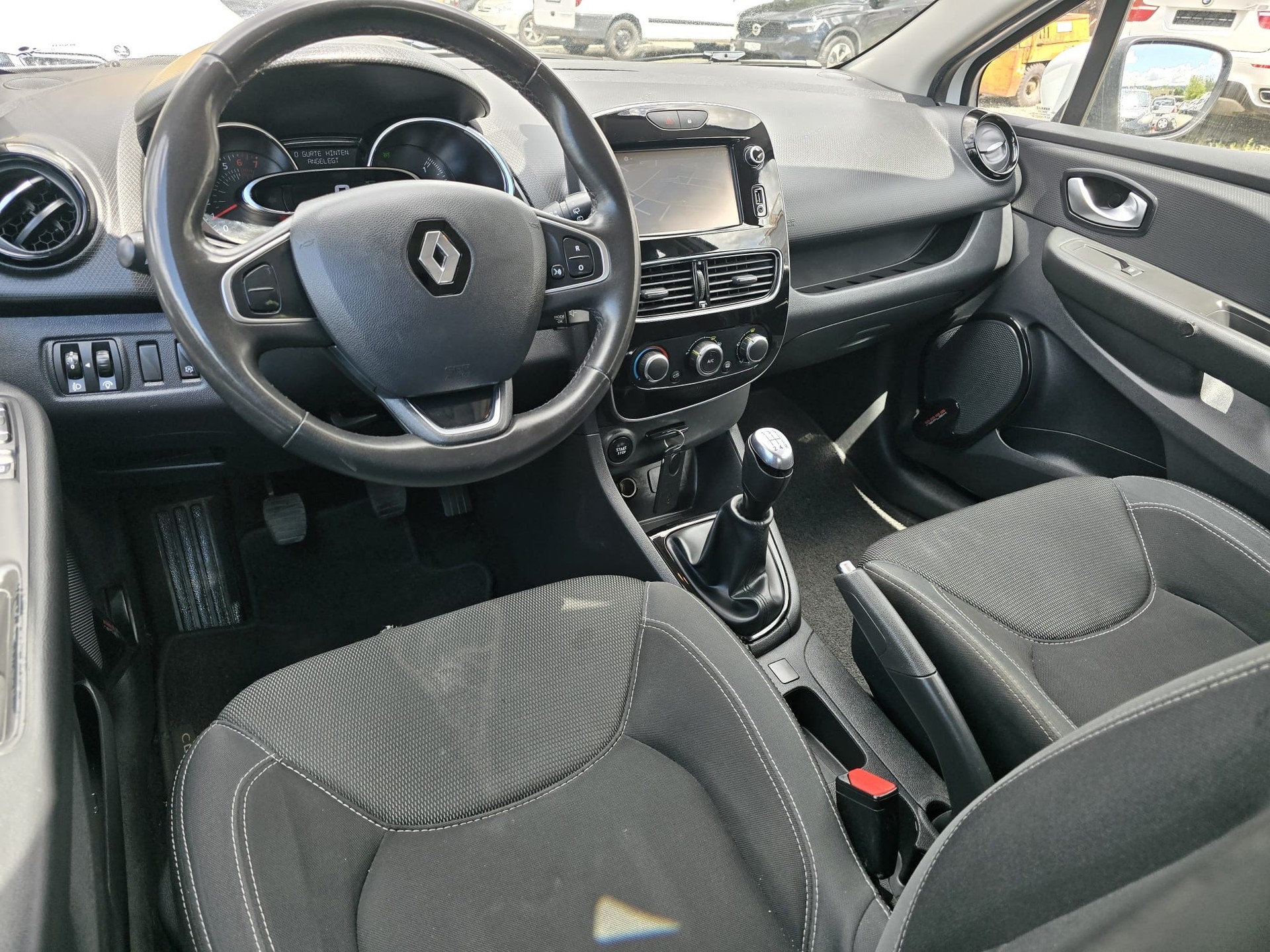 RENAULT Clio 0.9 12V Business Line-image-13