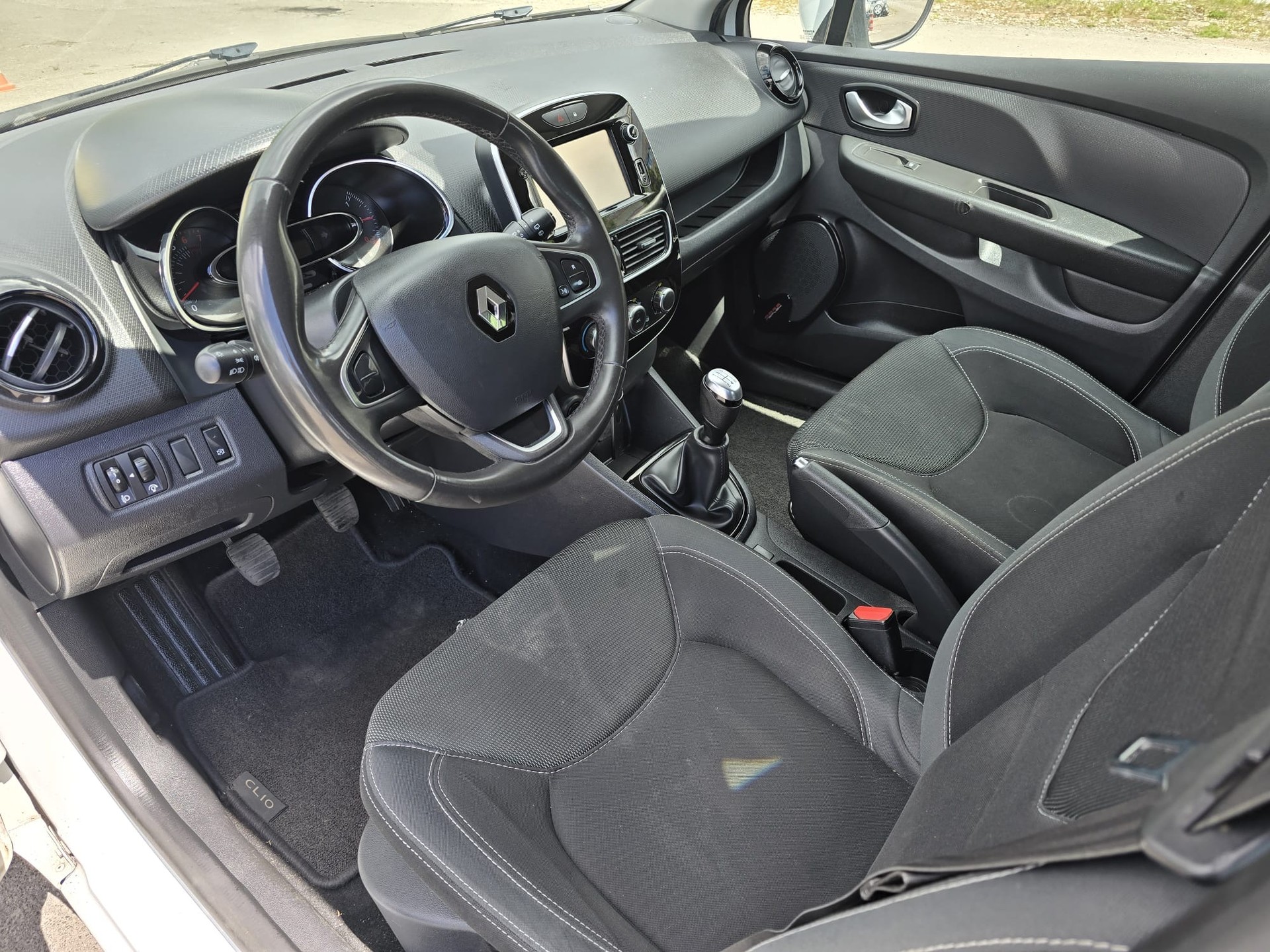 RENAULT Clio 0.9 12V Business Line-image-12