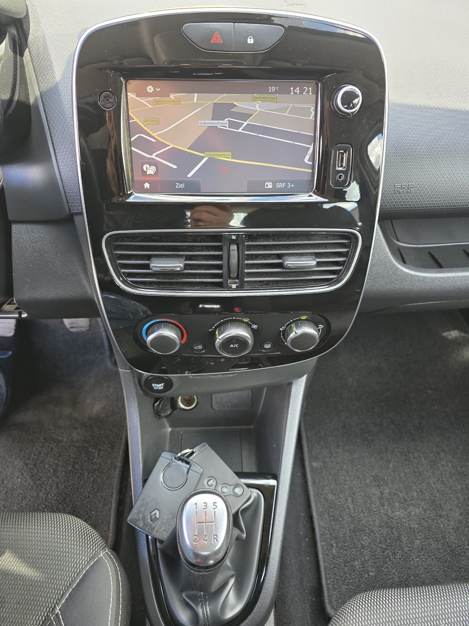 RENAULT Clio 0.9 12V Business Line-image-9