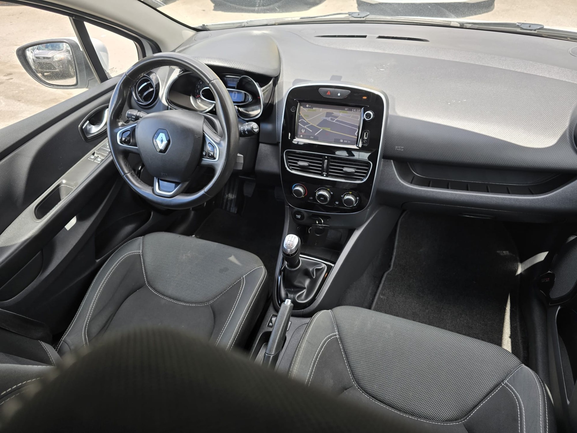 RENAULT Clio 0.9 12V Business Line-image-11