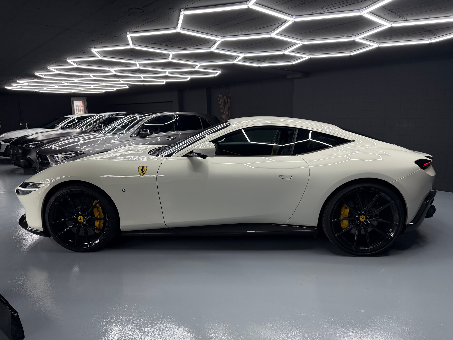 FERRARI Roma 3.9 V8 T-showroom-element-2