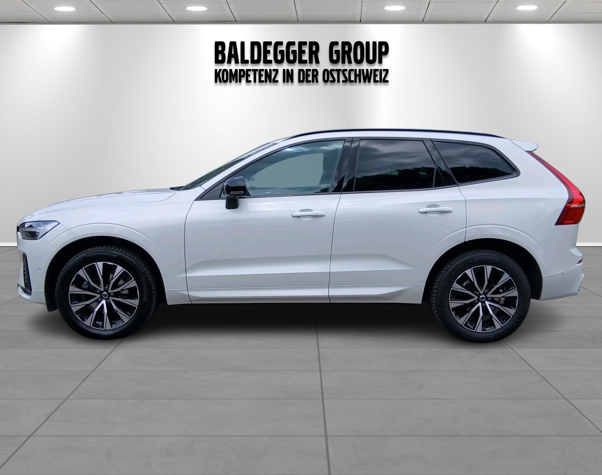 VOLVO XC60 2.0 B5 MH Plus Dark AWD-image-8