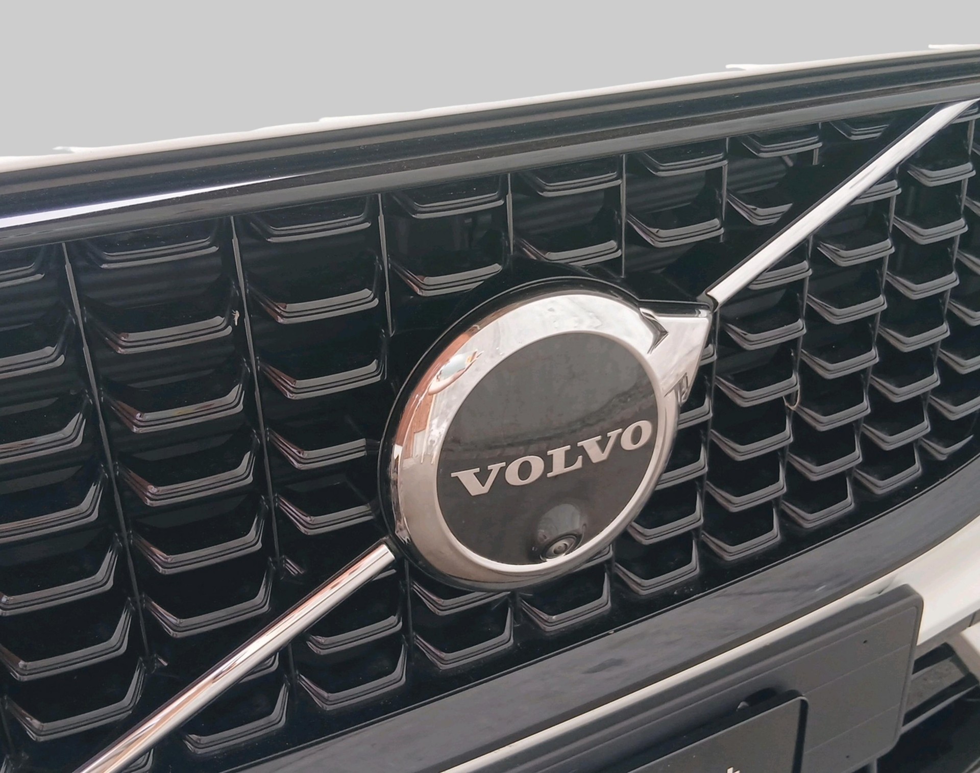 VOLVO XC60 2.0 B5 MH Plus Dark AWD-image-18