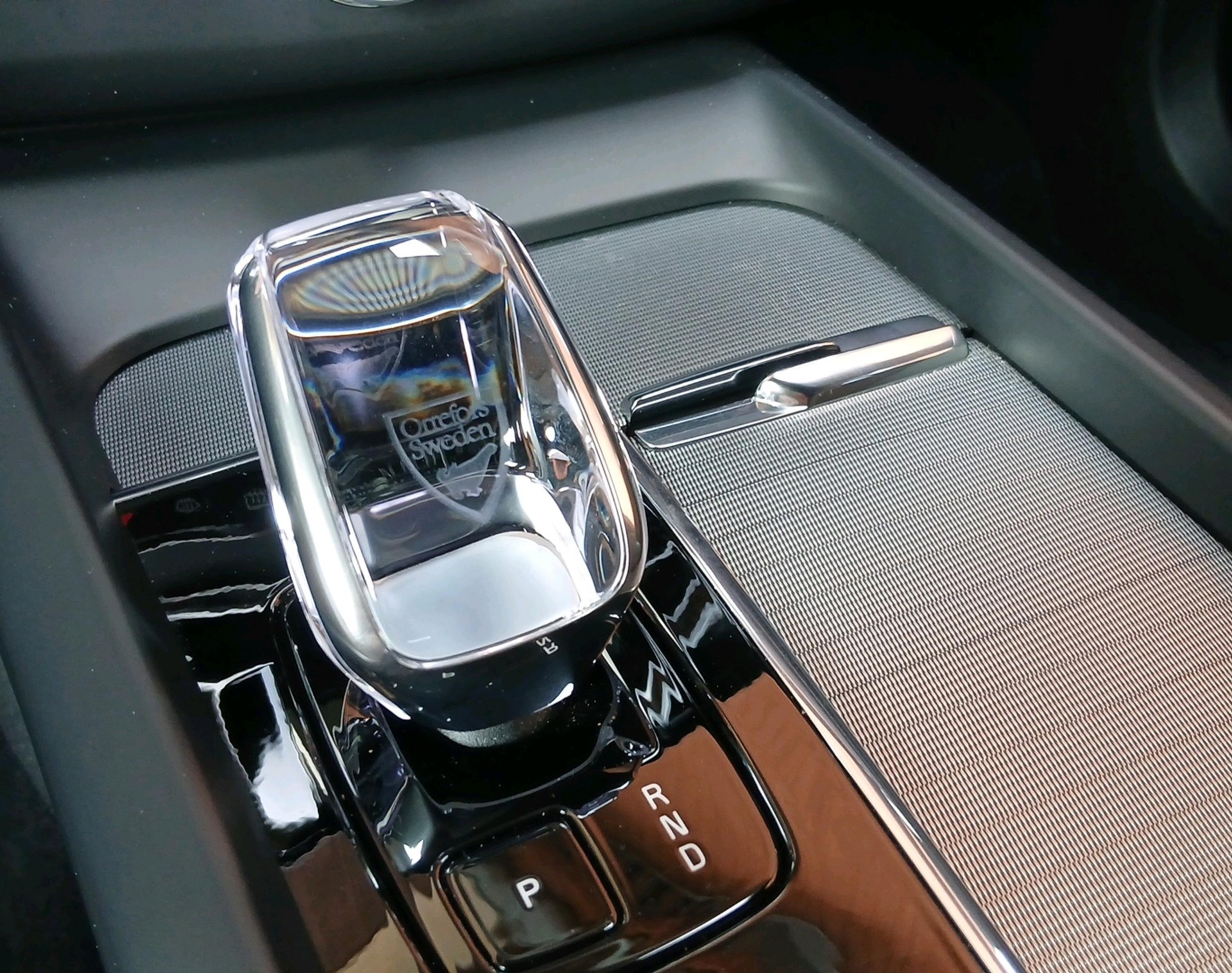 VOLVO XC60 2.0 B5 MH Plus Dark AWD-image-14