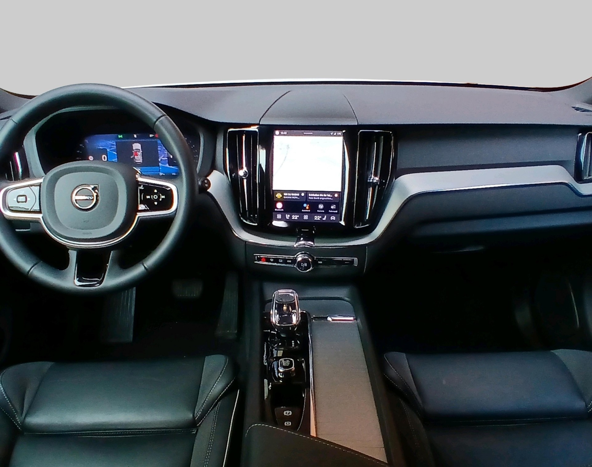 VOLVO XC60 2.0 B5 MH Plus Dark AWD-image-4