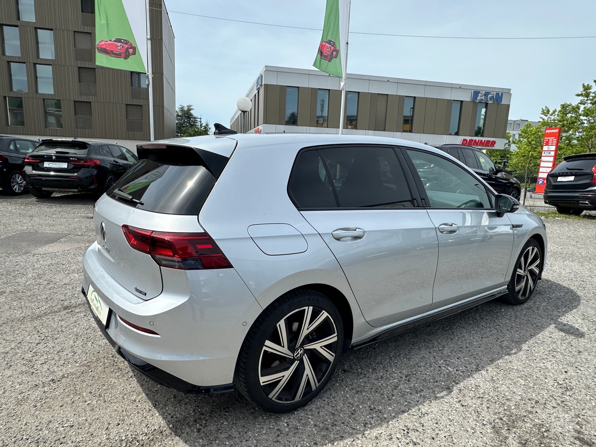 VW Golf 2.0 TDI R-Line DSG 4Motion-image-6