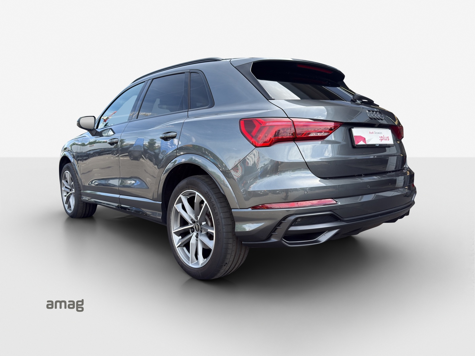 AUDI Q3 45 TFSI e S line S-tronic-image-2
