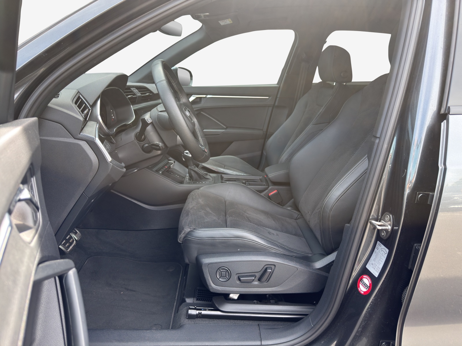 AUDI Q3 45 TFSI e S line S-tronic-image-8