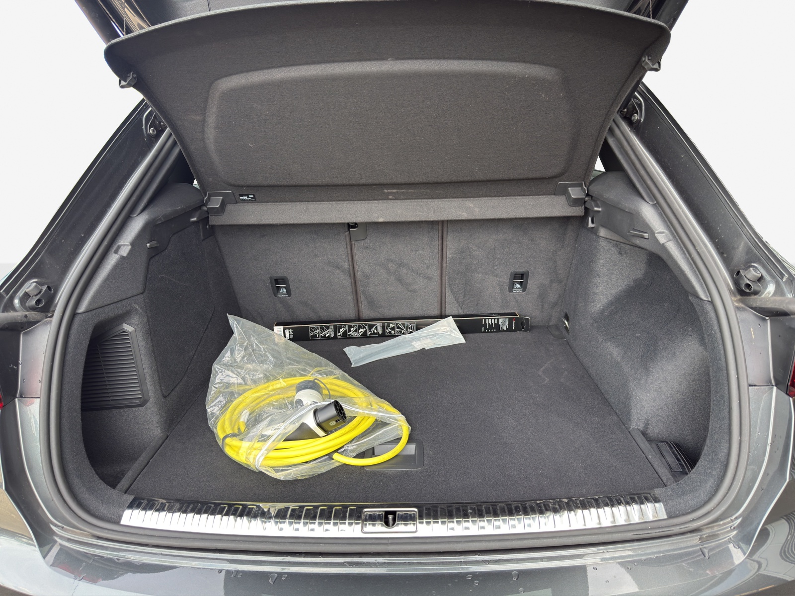 AUDI Q3 45 TFSI e S line S-tronic-image-13