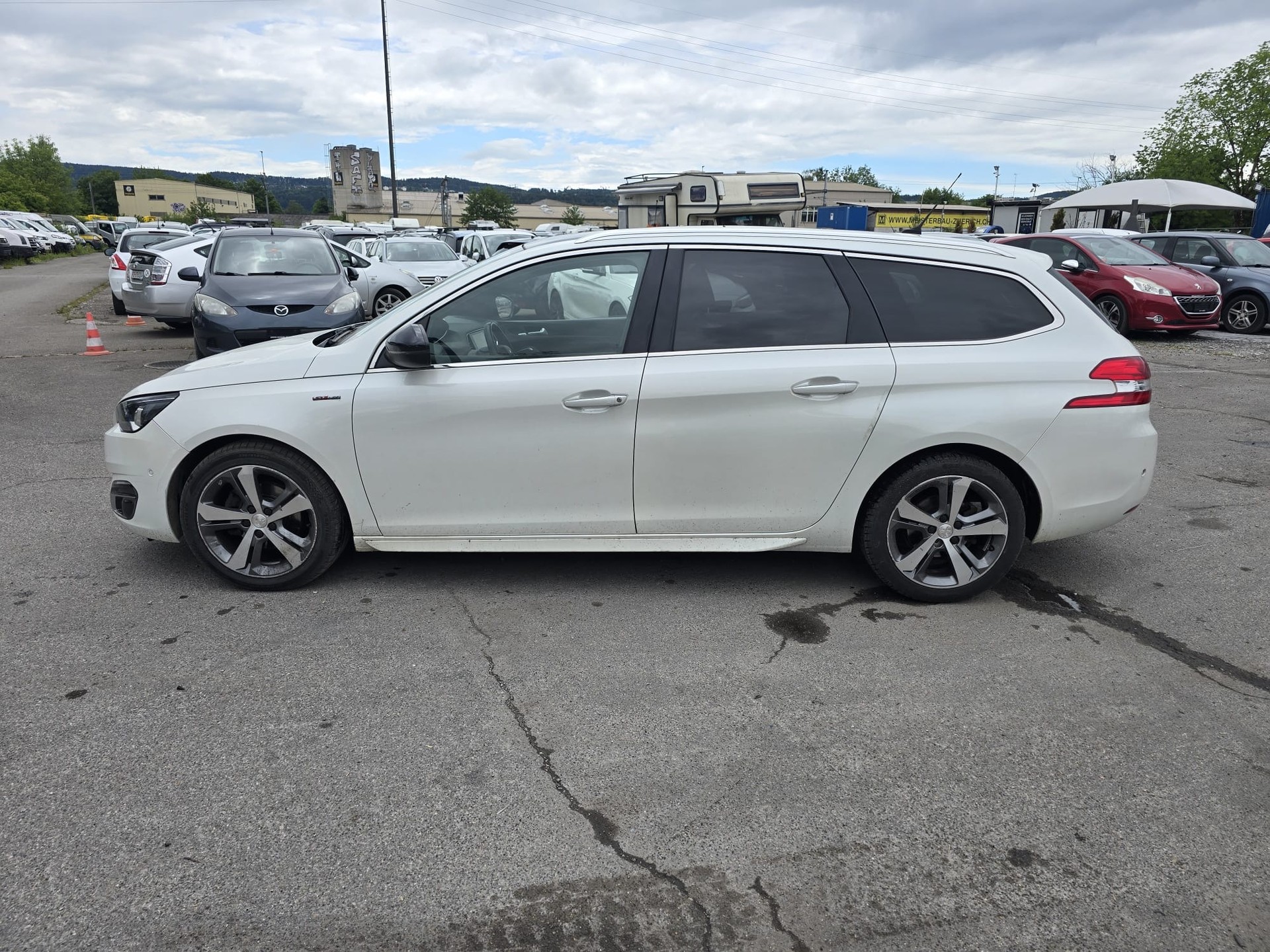 PEUGEOT 308 SW 1.2 THP GT Line Automatic-image-6